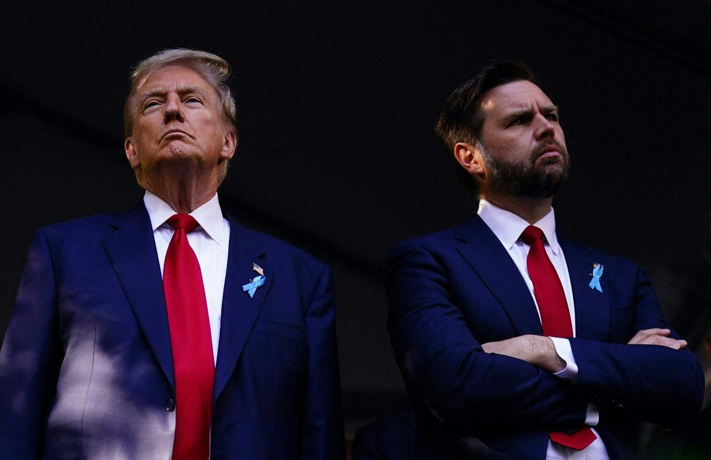 Met Donald Trump. In 2016 noemde Vance hem nog “een idioot, totaal ongeschikt om het land te leiden”.