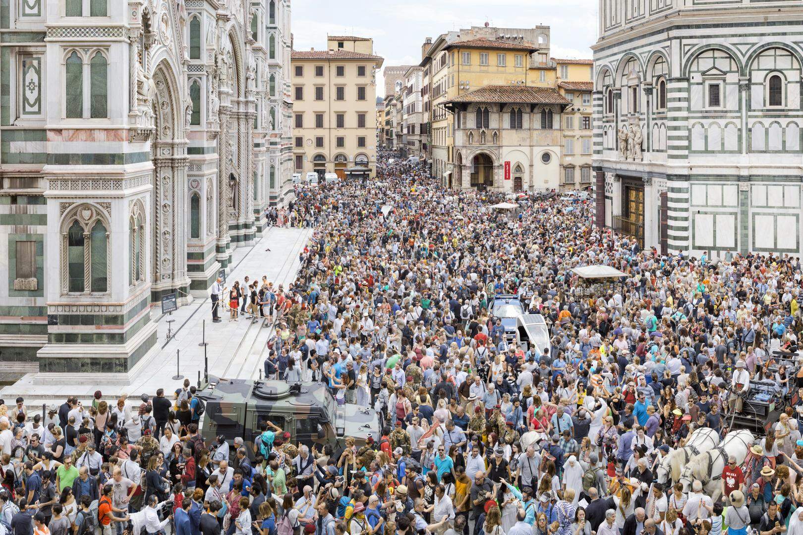 Dit jaar zitten vooral de toeristentaksen in de lift. Bologna, Napels, Milaan, Firenze (op de foto de Piazza del Duomo) en andere steden verhogen die van 3 tot 7 euro per nacht per persoon.