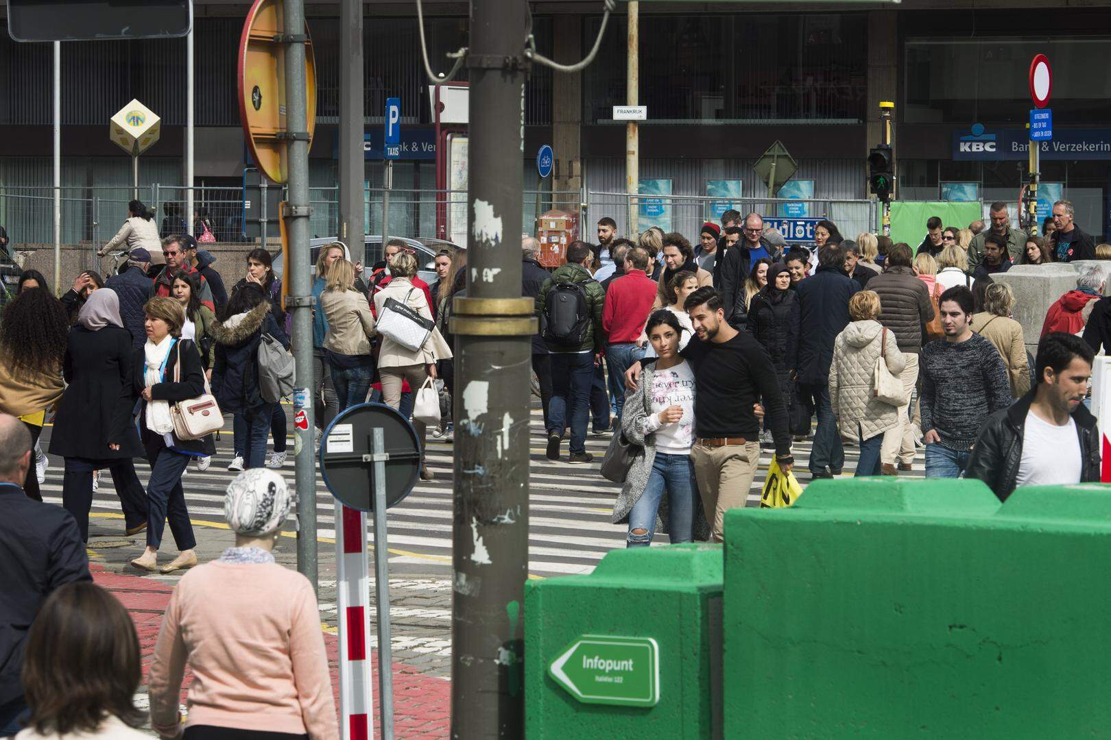 Bijna de helft van de huishoudens kon in 2022 geen geld opzijleggen om te sparen.. 

 