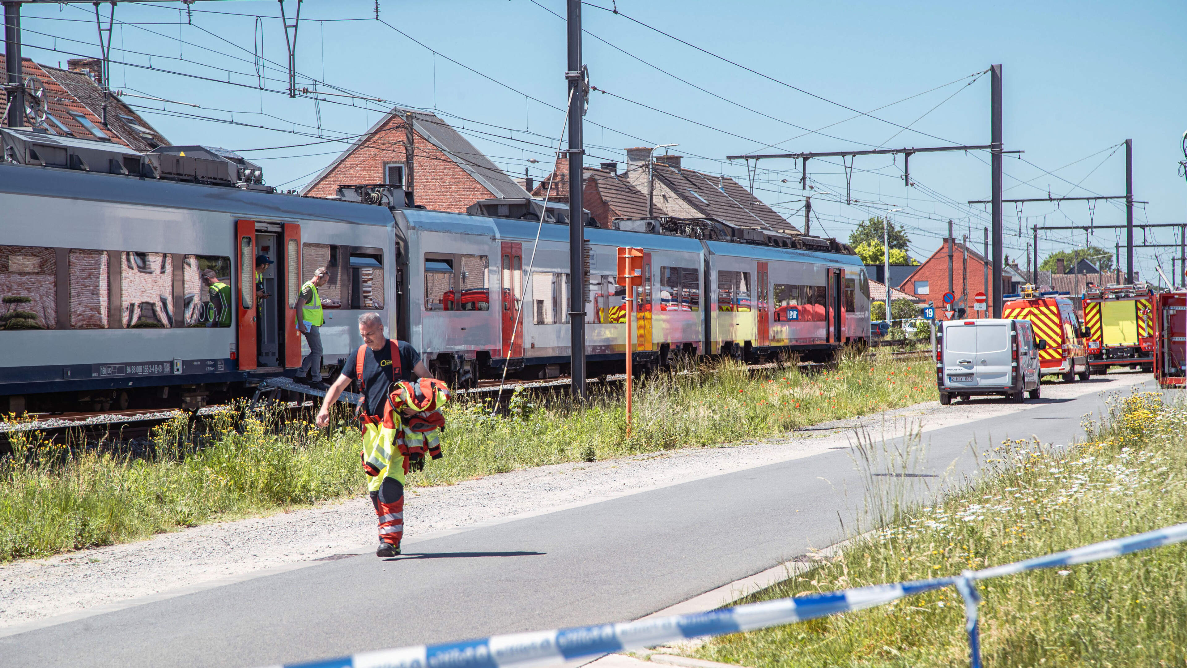 Vier doden bij ongeval met schoolbus in Buggenhout, trein reed 90 kilometer per uur op moment van botsing
