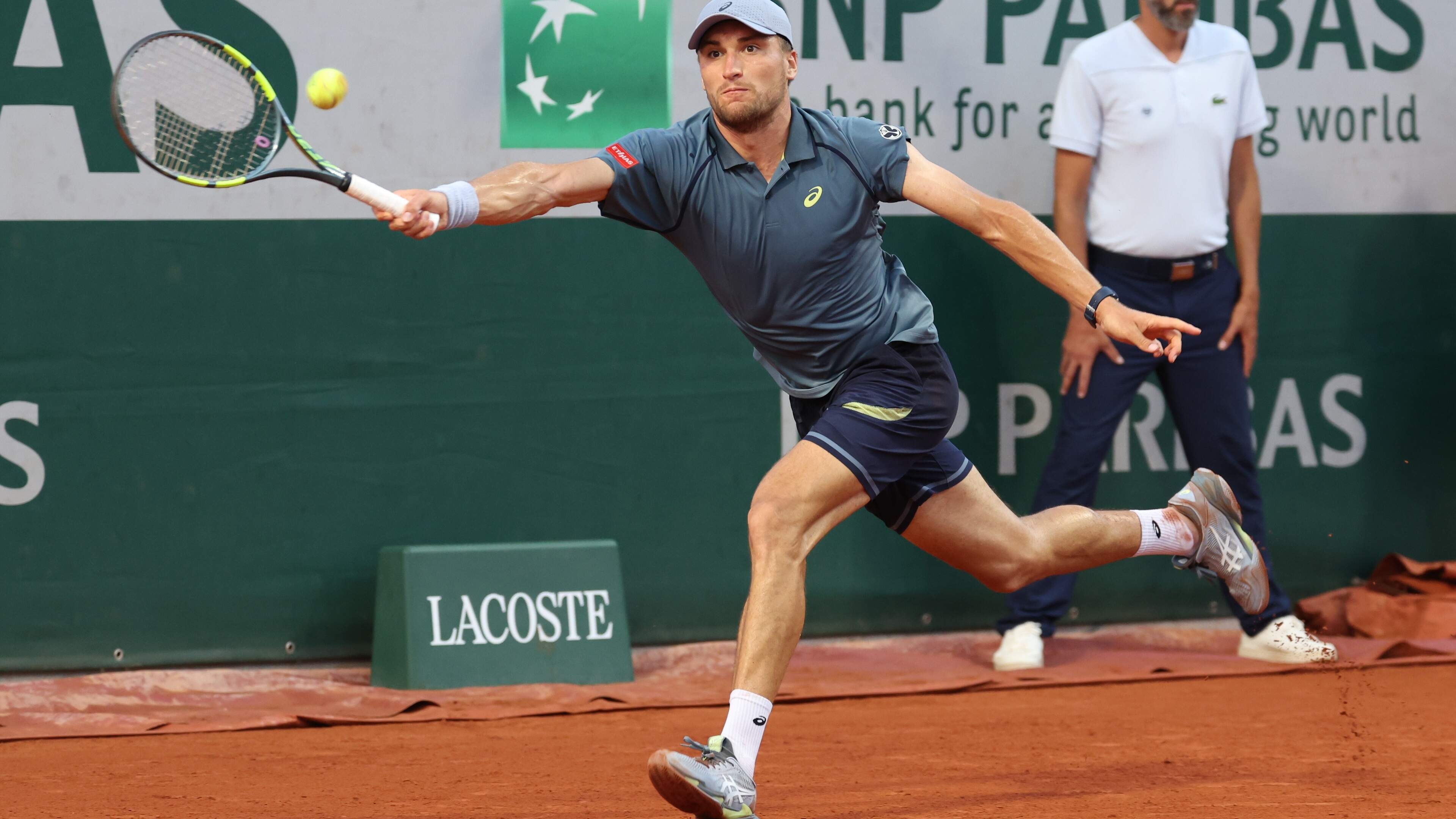 Collignon verliest na slijtageslag in derde ronde van Roland Garros