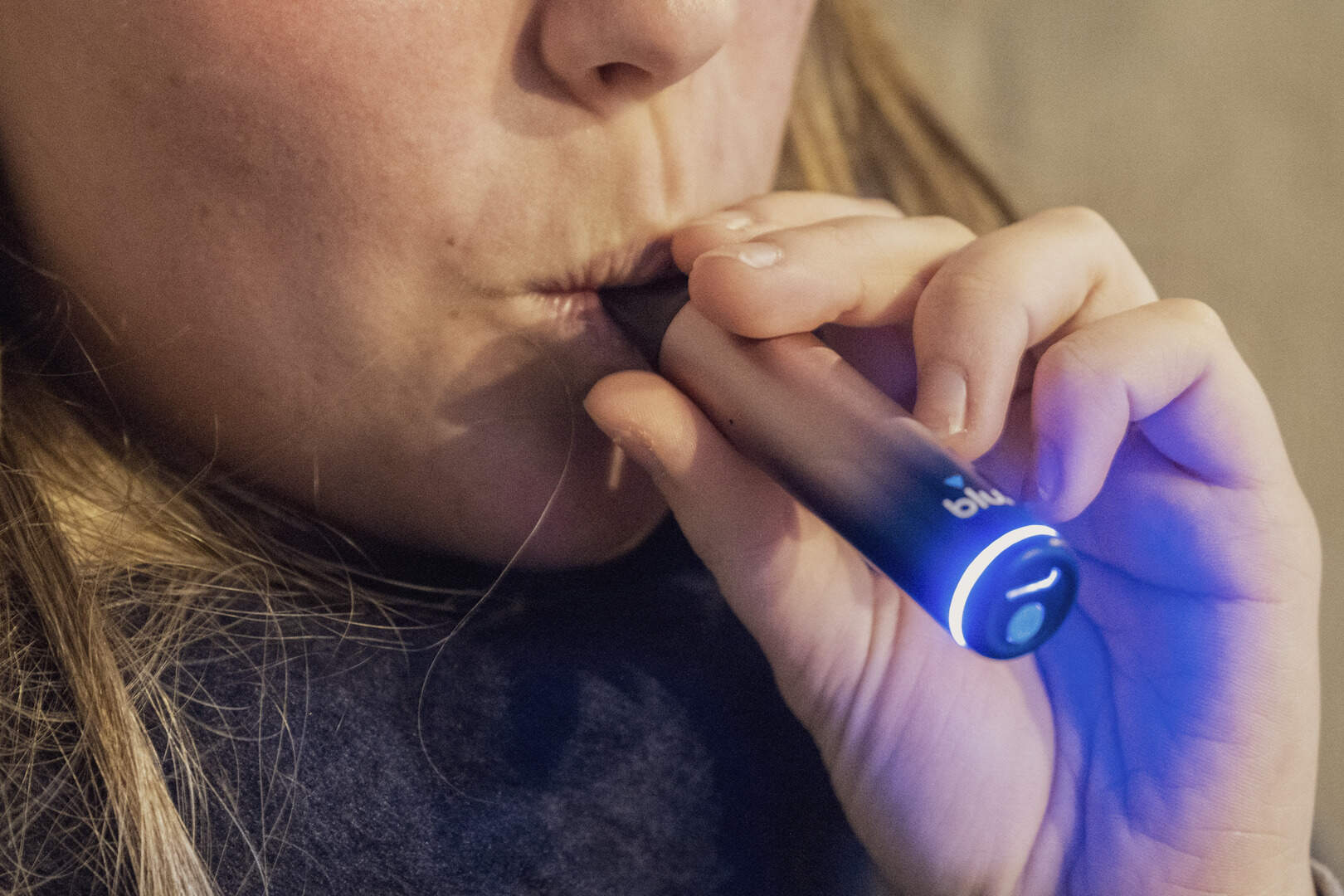 Op zoek naar de vapende tiener: Het is soms echt een shishabar op school  | De Standaard
