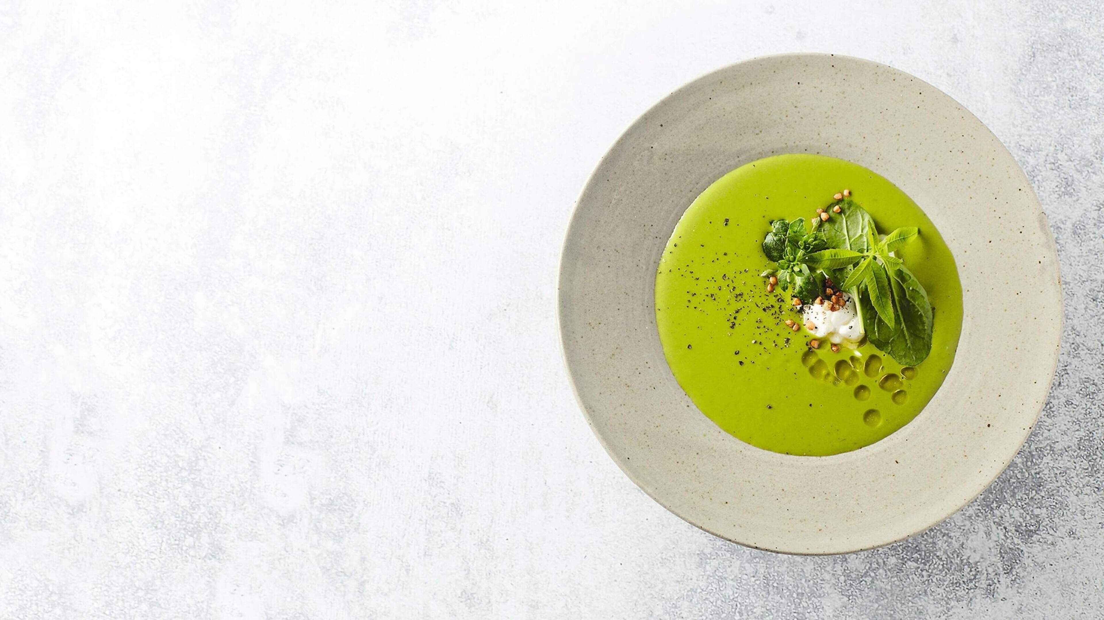 Gazpacho van courgettes met burrata