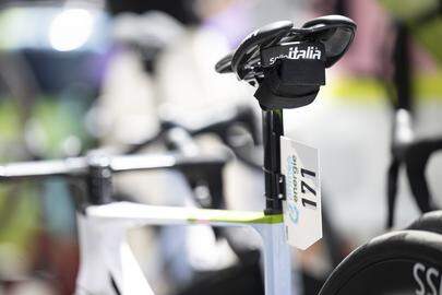 epa12171738 A security gps tracking device on a bike prior to the first stage of the Tour de Suisse Women cycling race, over 95.5km from Gstaad to Gstaad, Switzerland, 12 June 2025. The devices allow gps tracking of all riders and have been implemented for the first time this year after two accidents during road races in Switzerland, leading to the deaths of Gino Maeder and Muriel Furrer.  EPA-EFE/GIAN EHRENZELLER