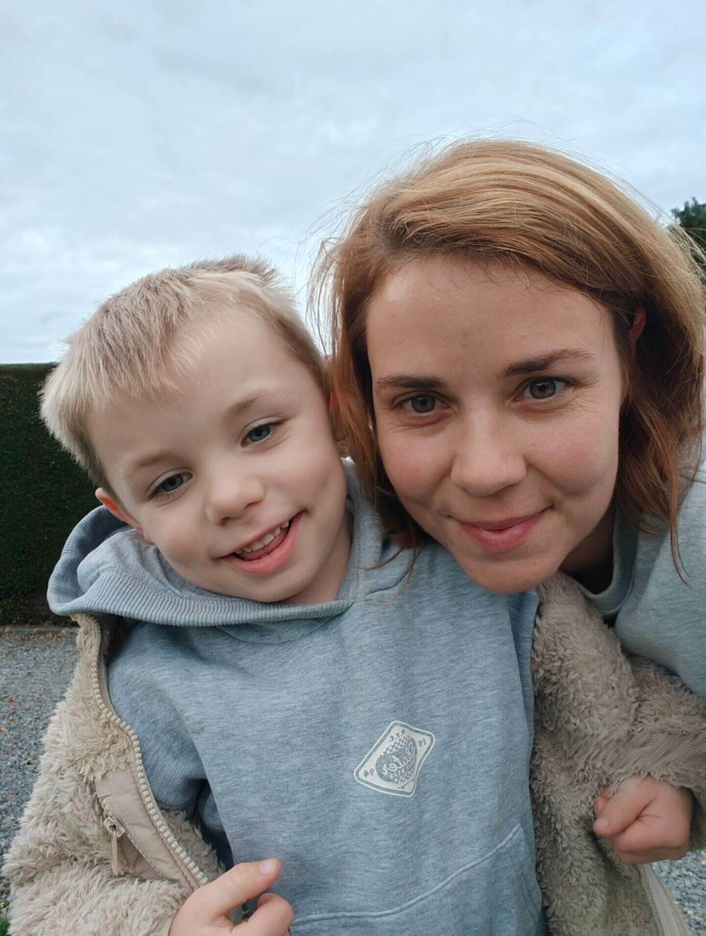 Evelyn Vandevenne en haar zoontje Bas.