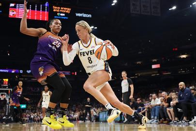 PHOENIX, ARIZONA - AUGUST 07: Sophie Cunningham #8 of the Indiana Fever drives the ball past Alyssa Thomas #25 of the Phoenix Mercury during the first half of the WNBA game at PHX Arena on August 07, 2025 in Phoenix, Arizona. NOTE TO USER: User expressly acknowledges and agrees that, by downloading and or using this photograph, User is consenting to the terms and conditions of the Getty Images License Agreement.   Christian Petersen/Getty Images/AFP (Photo by Christian Petersen / GETTY IMAGES NORTH AMERICA / Getty Images via AFP)
