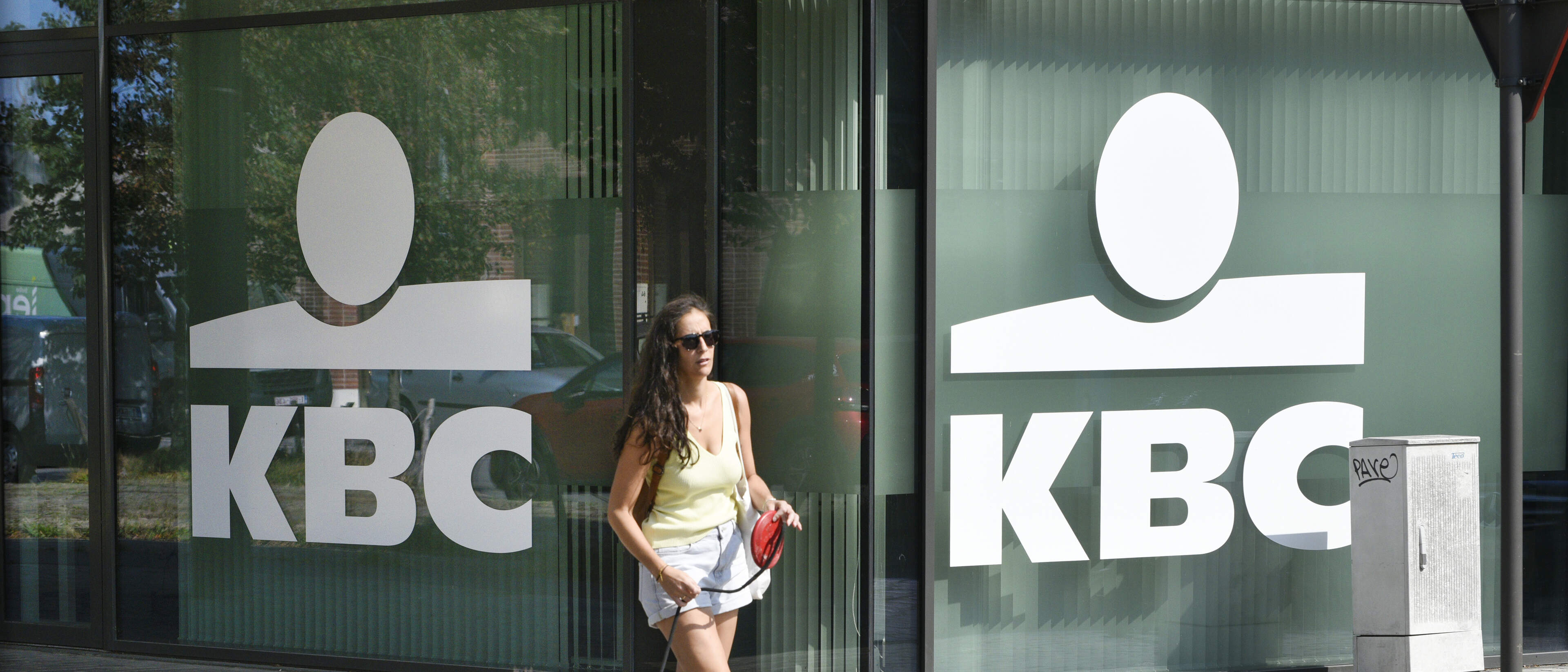 In de strijd om de jonge belegger zet KBC nu ook deur open naar risicovolle  cryptomunten | De Standaard