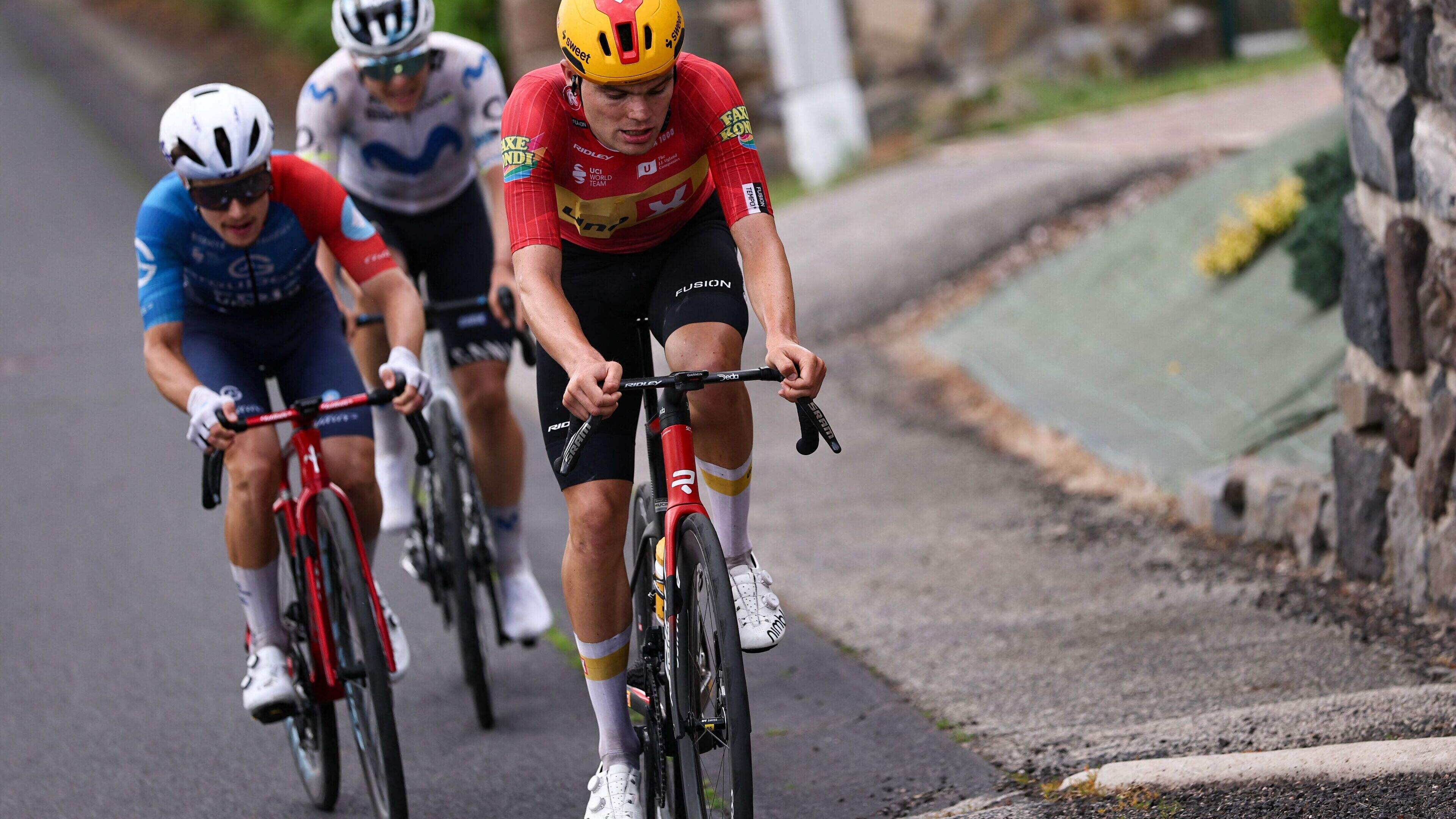 Deense vluchter Charmig soleert naar winst in Auvergne, Van 