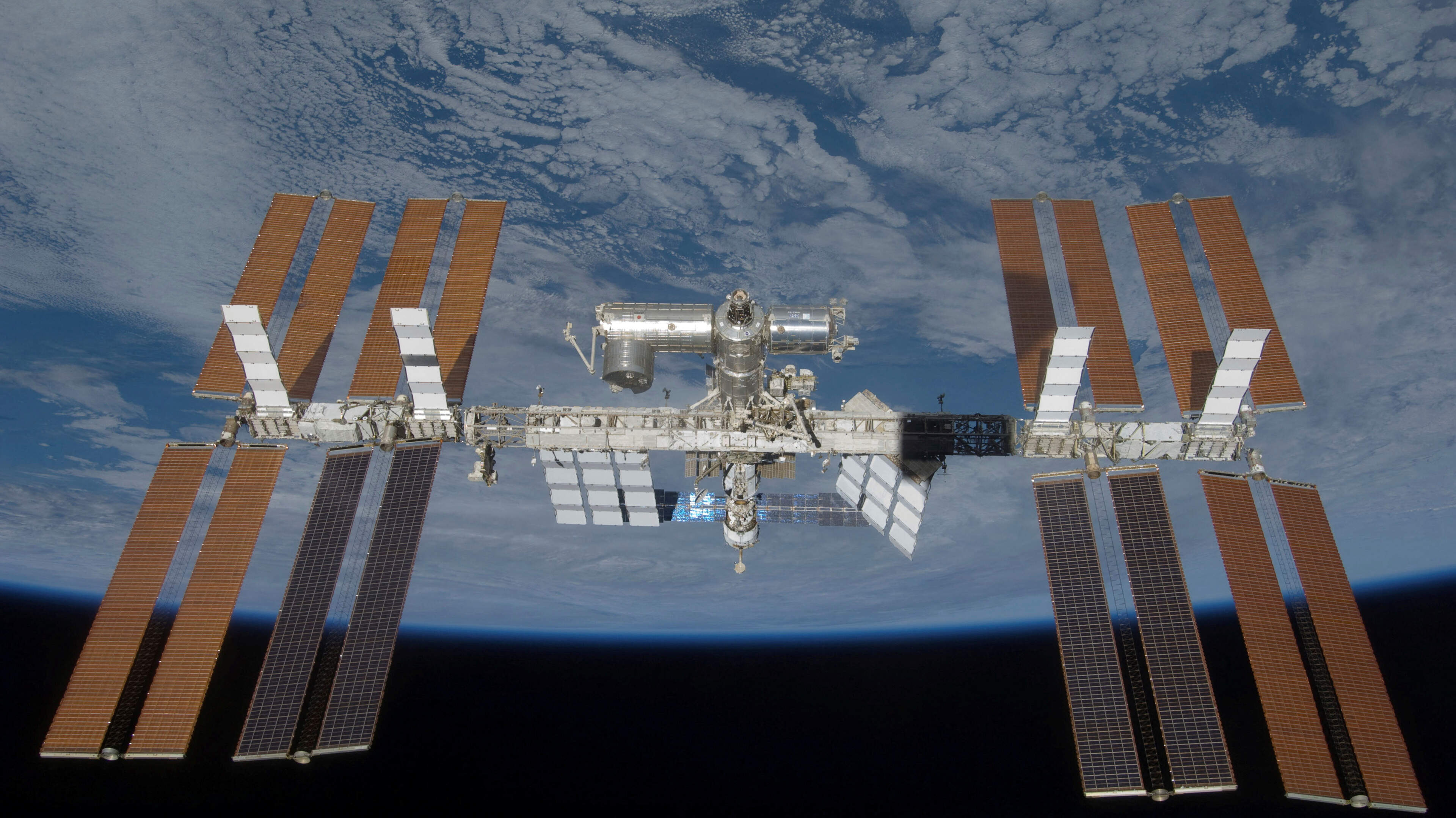 Zuurstoflekken in Russisch gedeelte ISS leiden tot tijdelijk alarm voor vijf astronauten