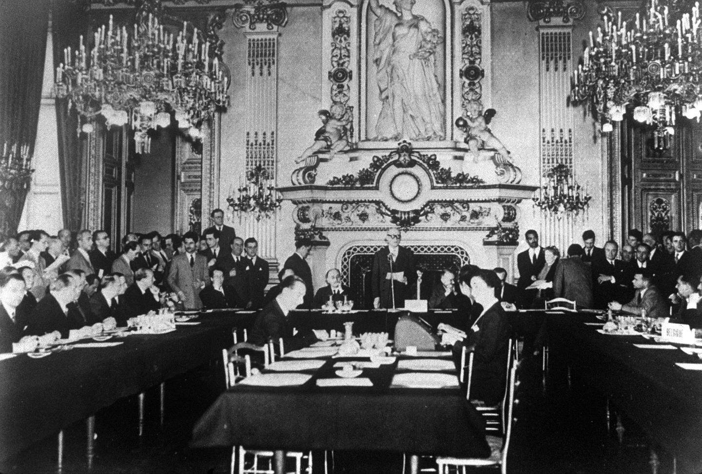 Frans minister van Buitenlandse Zaken Robert Schuman riep op 9 mei 1950 Europese landen op om kolen en staal gezamenlijk te beheren. Die constructie zou uitgroeien tot de EU van vandaag.