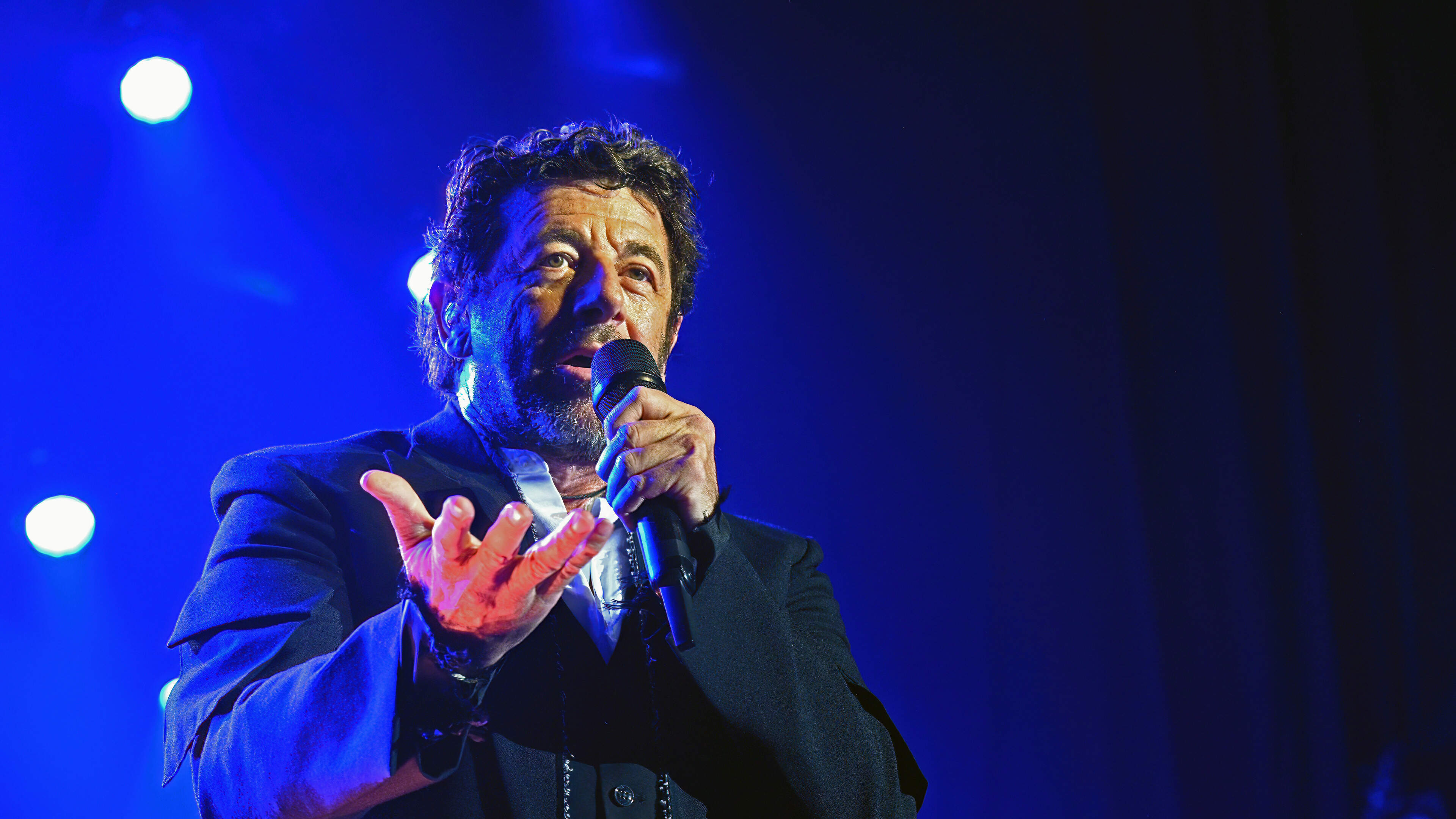 Met Patrick Bruel valt nog een Frans icoon onder druk van Me