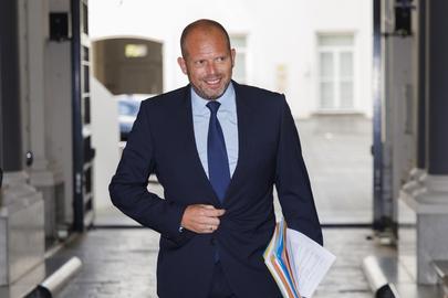 “Onze regering zal haar positie in het FCAS-project evalueren”, postte Theo Francken donderdag op sociale media. 