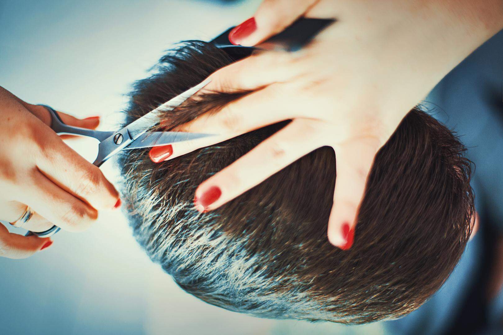 Zet de schaar in die genderdiscriminatie