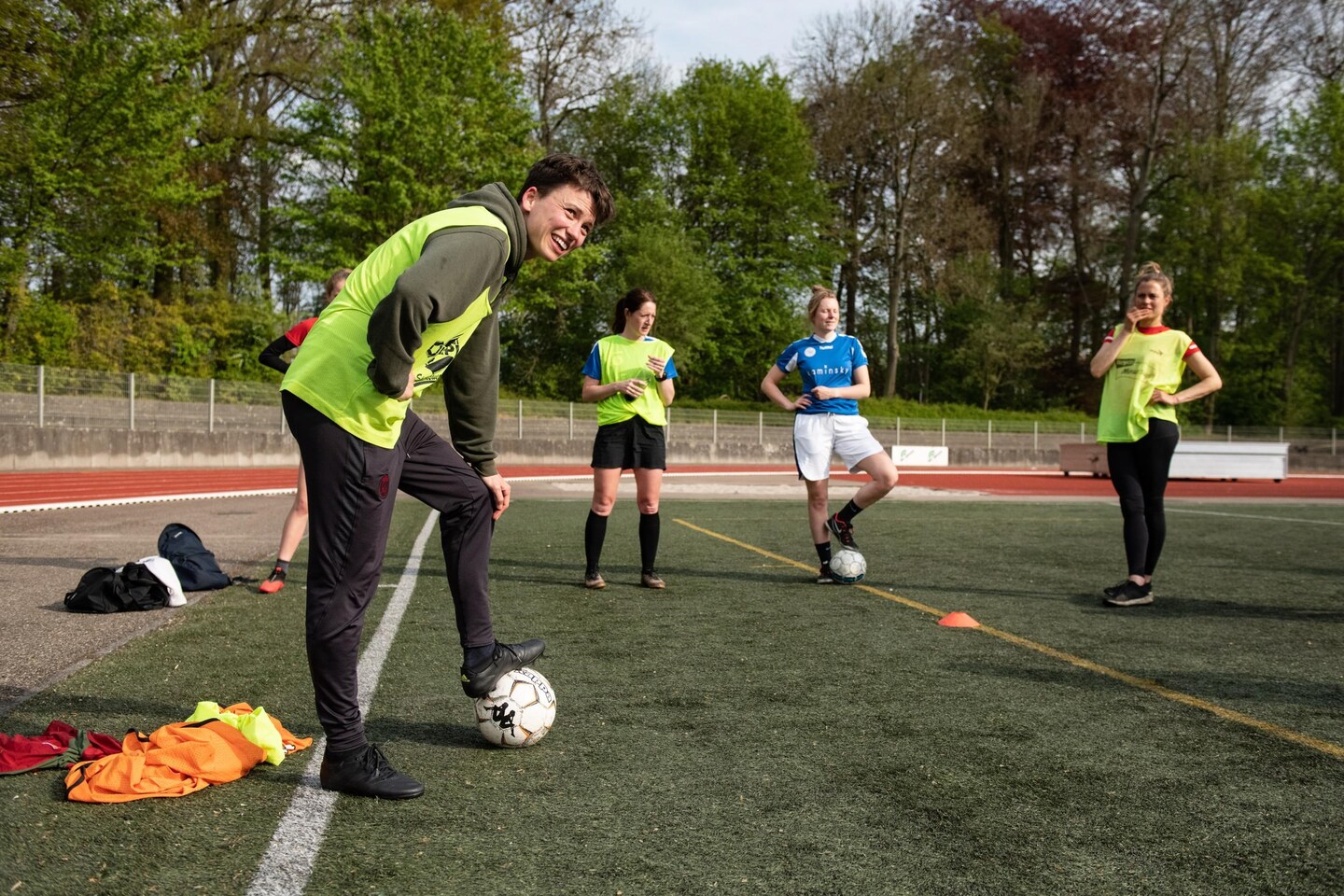 ‘Ik schrijf zoals ik voetbal: vanuit mijn intuïtie’ | De Standaard