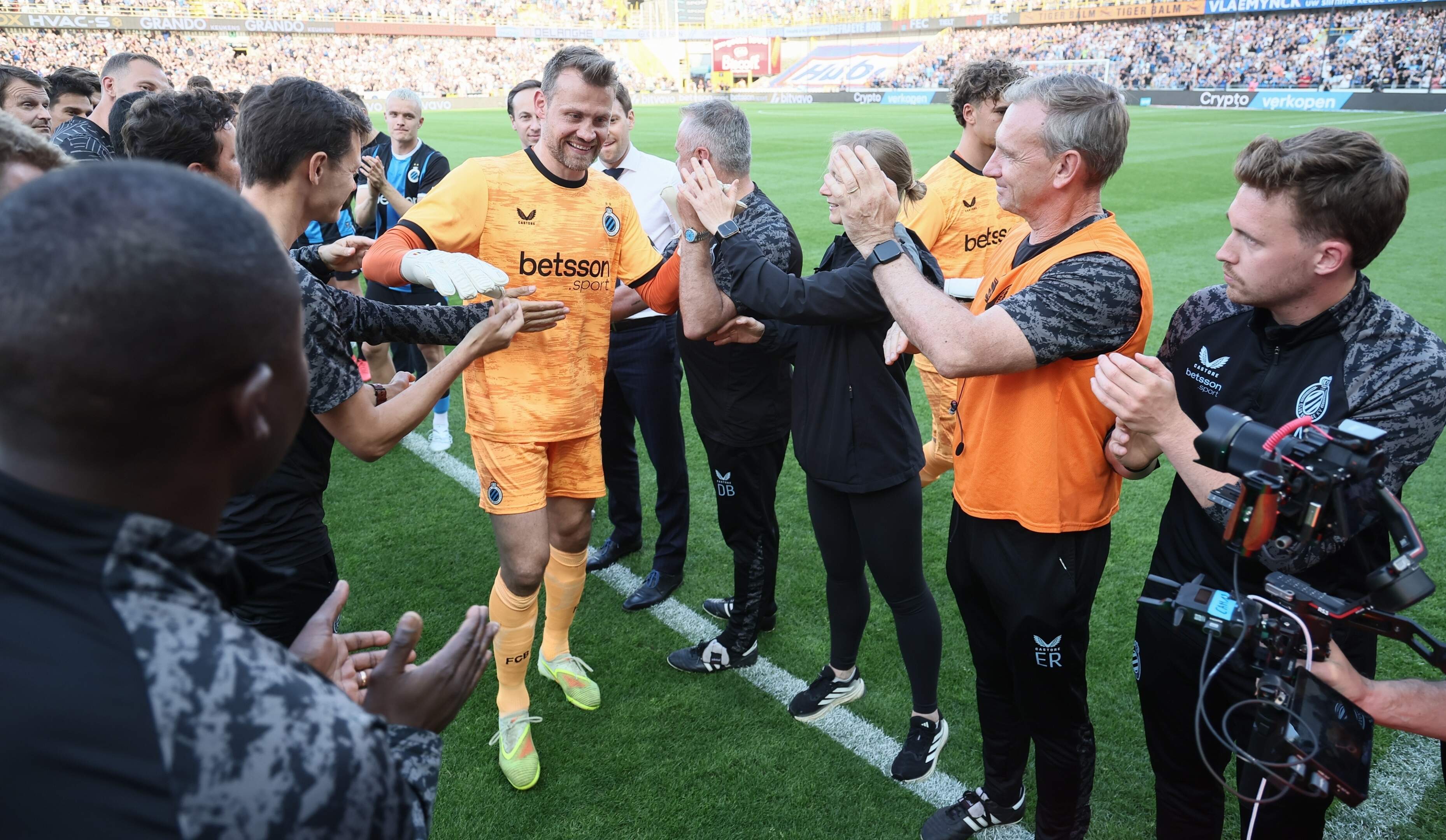 Club Brugge wint met forfaitscore van AA Gent, Mignolet zet punt achter carrière