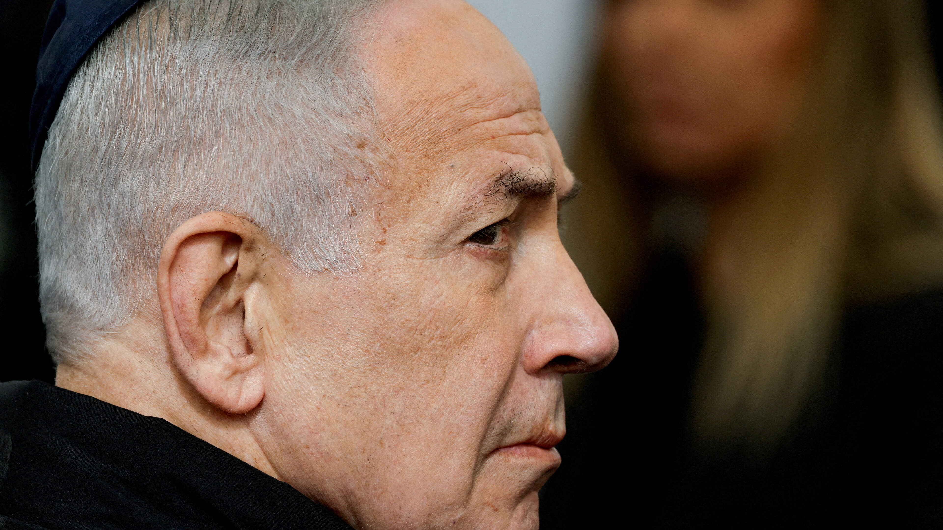 Met zijn ijzeren vuist dreigt Netanyahu zijn eigen