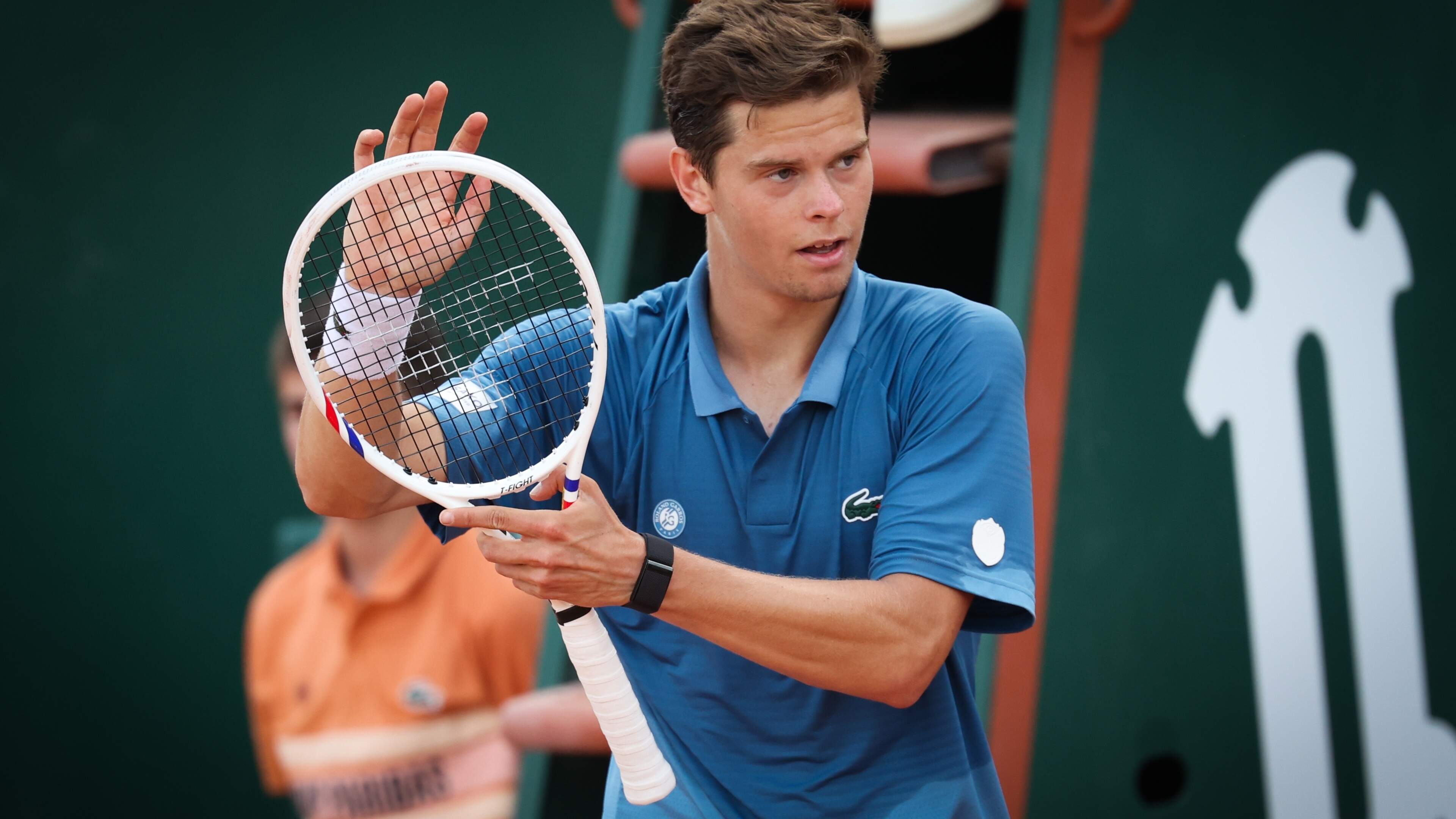 Alexander Blockx moet forfait geven voor kraker op Roland Garros na schuiver over dekzeil: “Heel frustrerend, maar we gaan door”