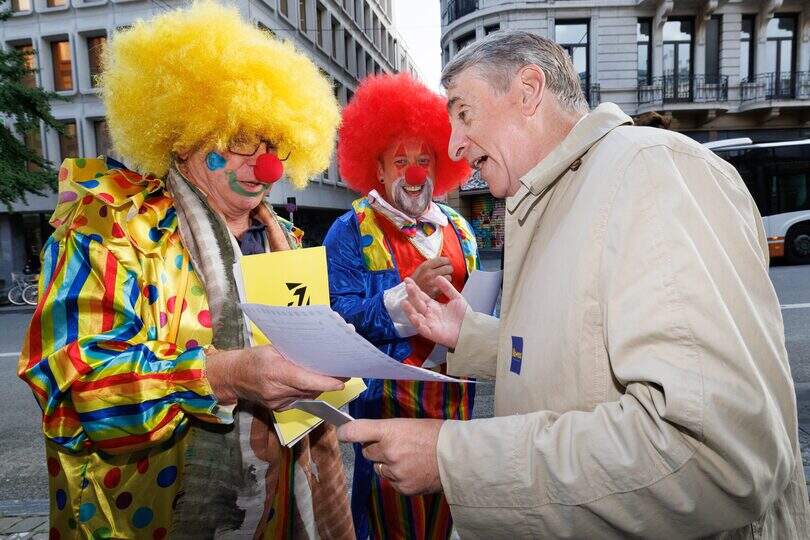Lib.res Olivier Maingain pictured during a Flemish People's Movement (VVB) action following the opening session of the Brussels Parliament, on Monday 15 September 2025. The Flemish People's Movement is using the opening session of the Brussels Parliament to take action and hold Members of Parliament accountable, after 463 days without a government. BELGA PHOTO BENOIT DOPPAGNE