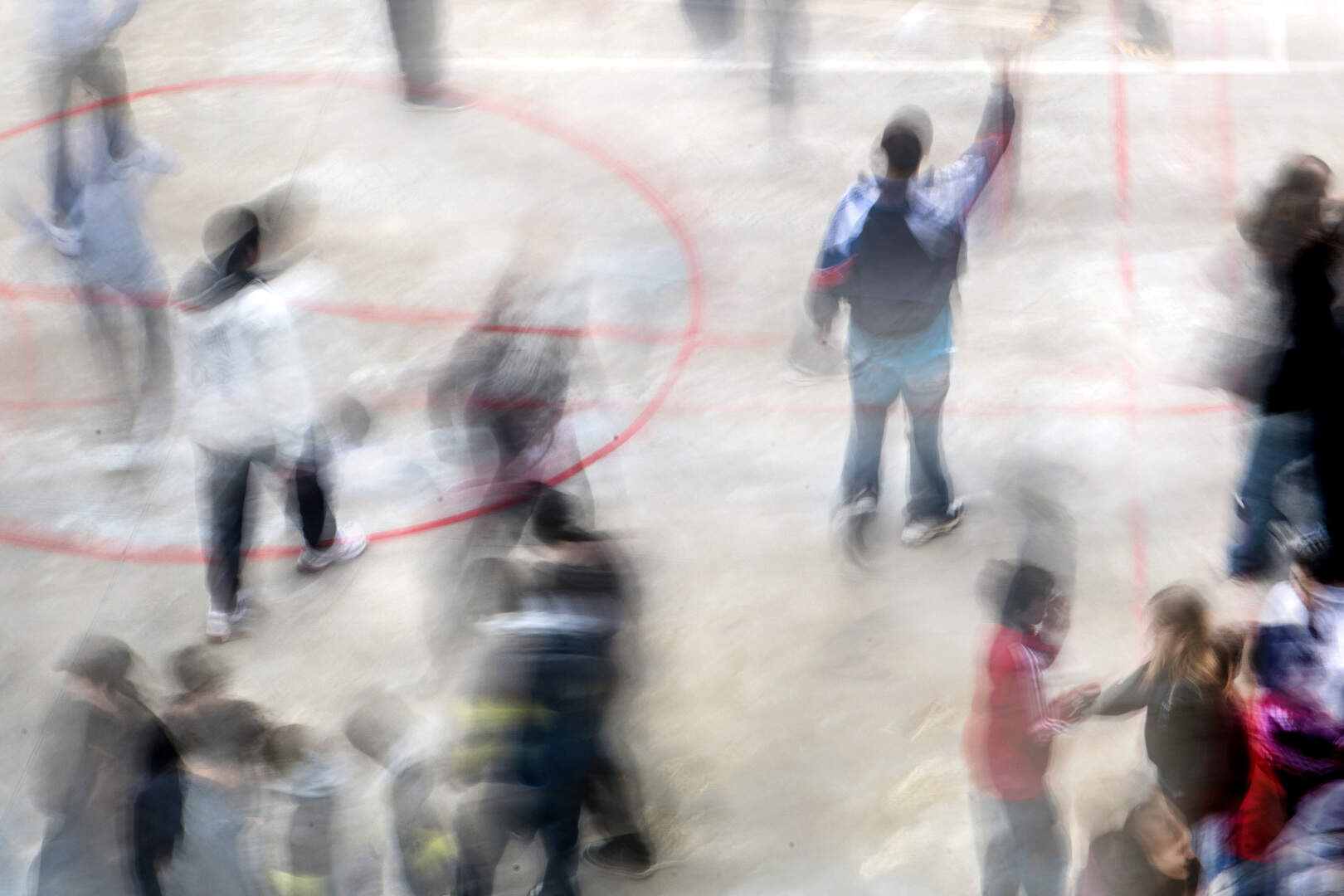 Waarom De Standaard mensen met autisme niet “autistische mensen” noemt