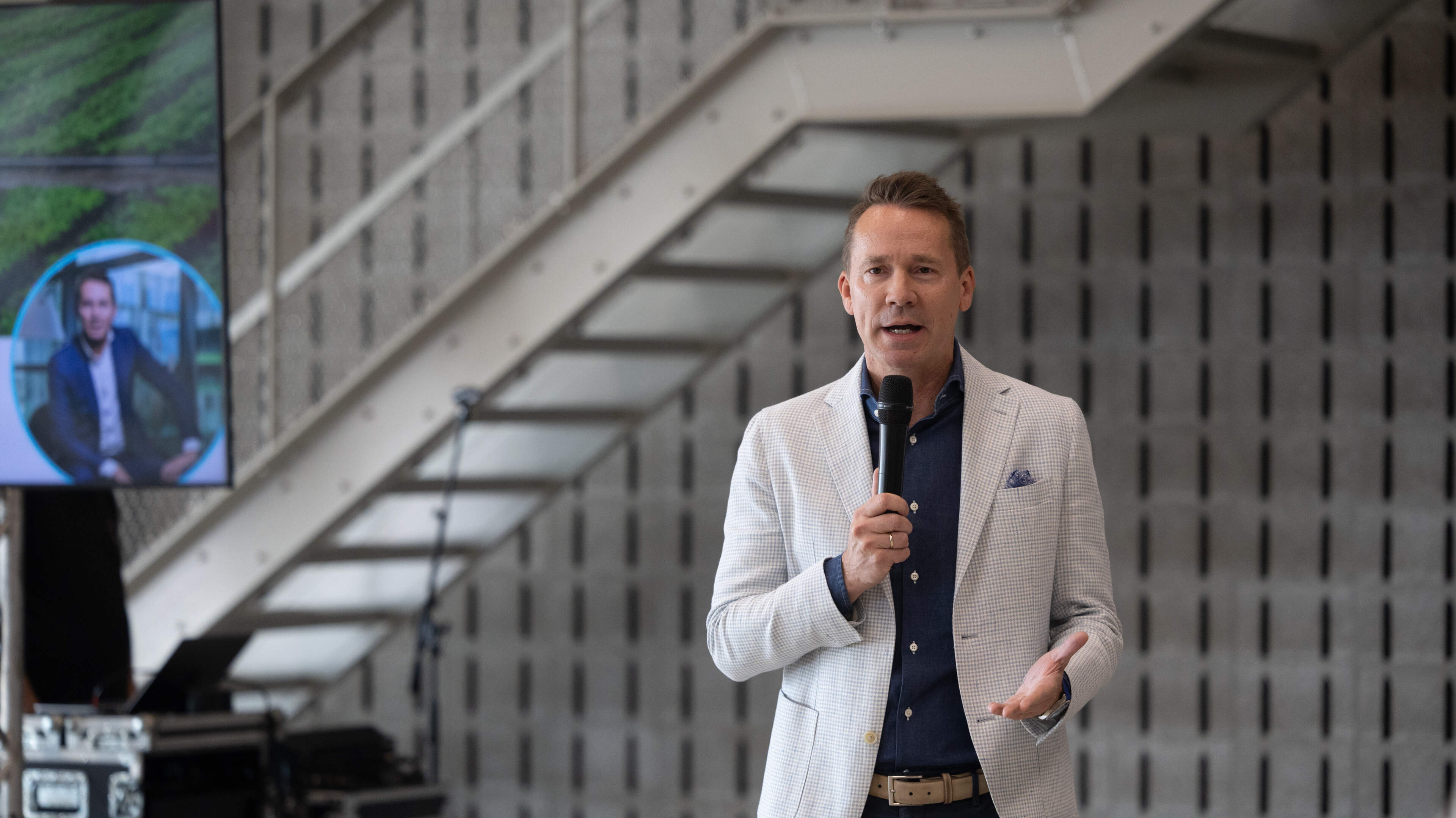 Brouns laakt ook eigen coalitiepartners wegens “bangmakerij” rond drinkwater