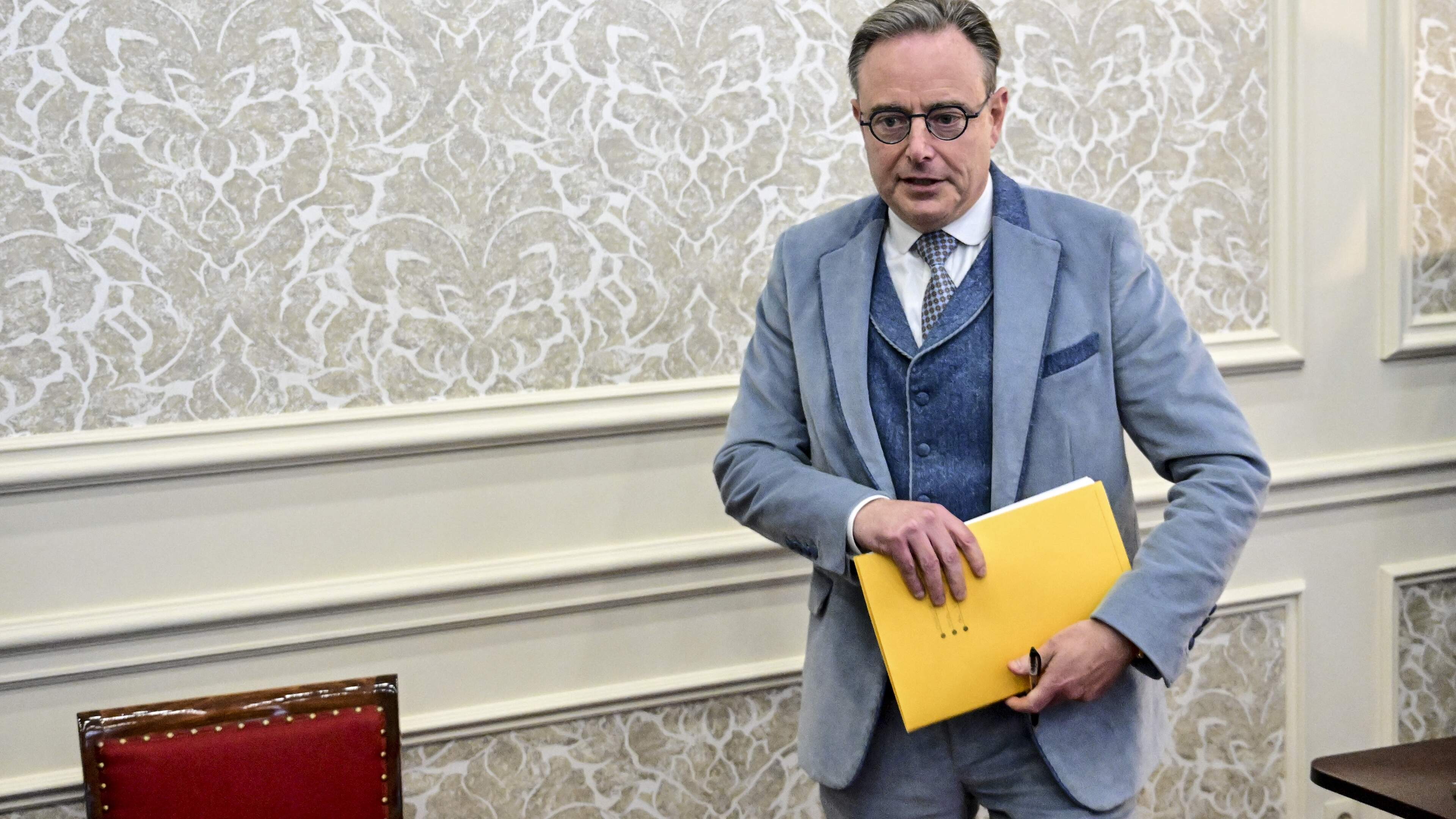Niemand komt zelfs tot aan de knieën van Bart De Wever: premier is ultrapopulair, maar al even polariserend