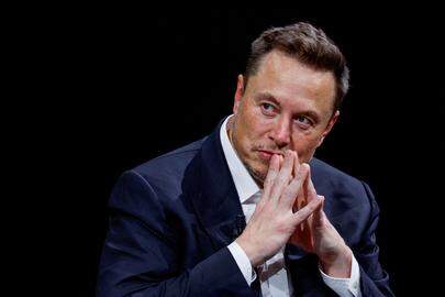 FILE PHOTO: FILE PHOTO: Elon Musk, Chief Executive Officer of SpaceX and Tesla and owner of Twitter, gestures as he attends the Viva Technology conference dedicated to innovation and startups at the Porte de Versailles exhibition centre in Paris, France, June 16, 2023. REUTERS/Gonzalo Fuentes/File Photo/File Photo
