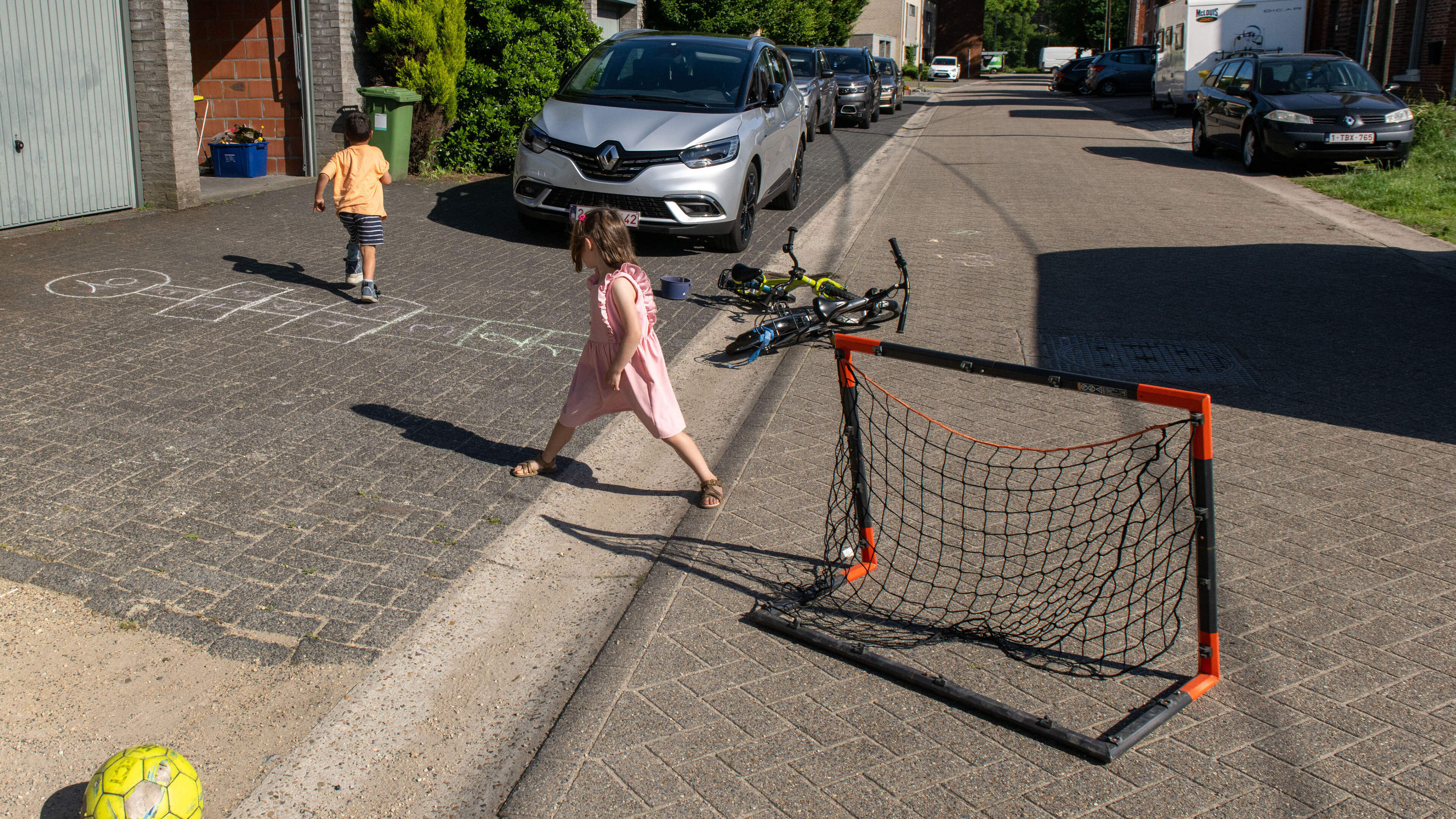 Op straat met vreemden praten, voor jongeren het tegengif voor schrikbeelden die we ze hebben ingeprent