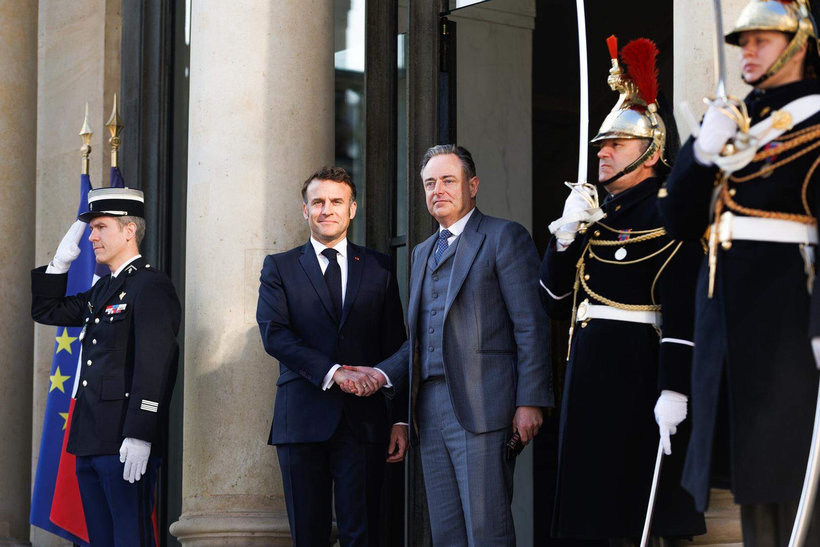 De resolutie verzoekt de regering “actief mee te werken” aan het initiatief van Macron om Palestina te erkennen op een VN-top.