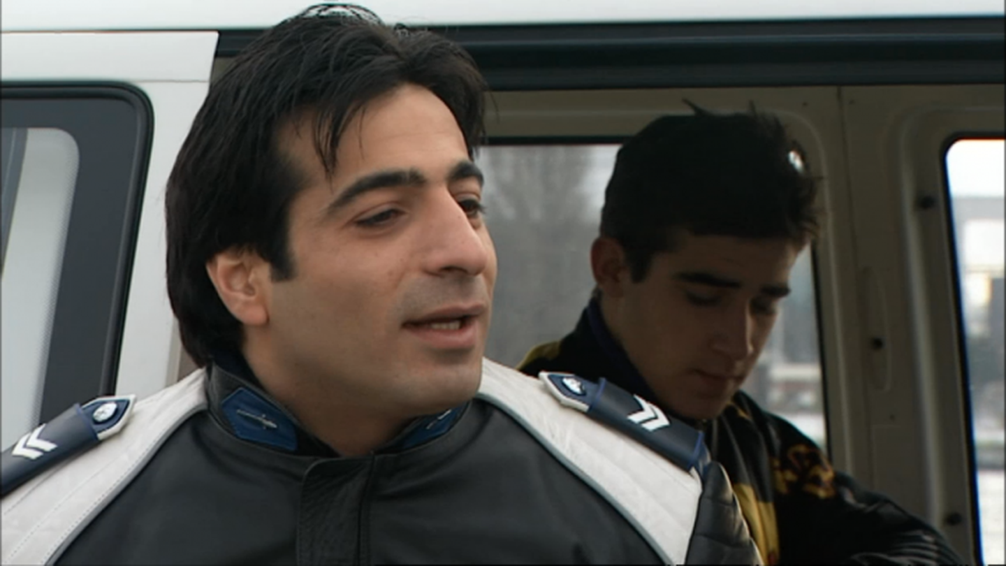 Onverwachte Dood Hüseyin Cahit Ölmez: 'Flikken'-Team Rouwt om Collega met 'Mysterieus' Leven