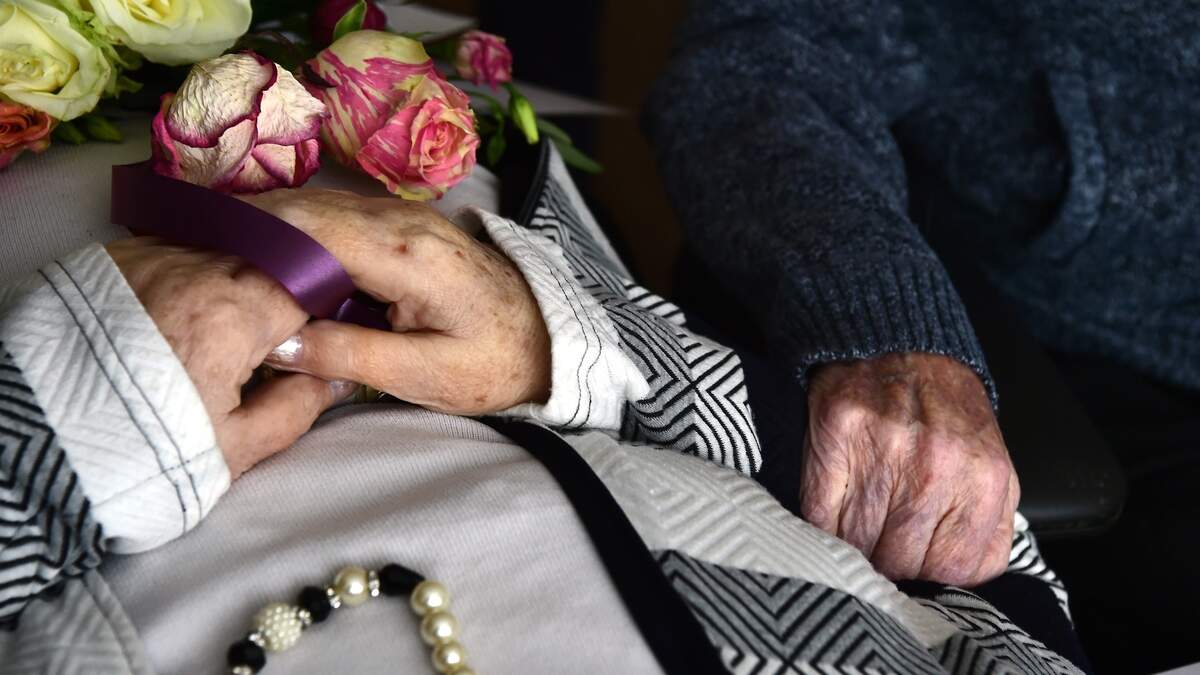 最後の挨拶の伝統は消えます：「彼らは私が死んだときではなく、生き返らなければなりません」