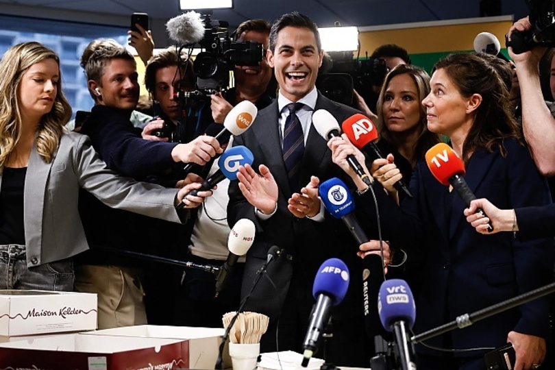 Rob Jetten (D66) sneed donderdagochtend de taart aan: "Nog even afwachten, maar hopelijk kunnen we snel aan de slag"