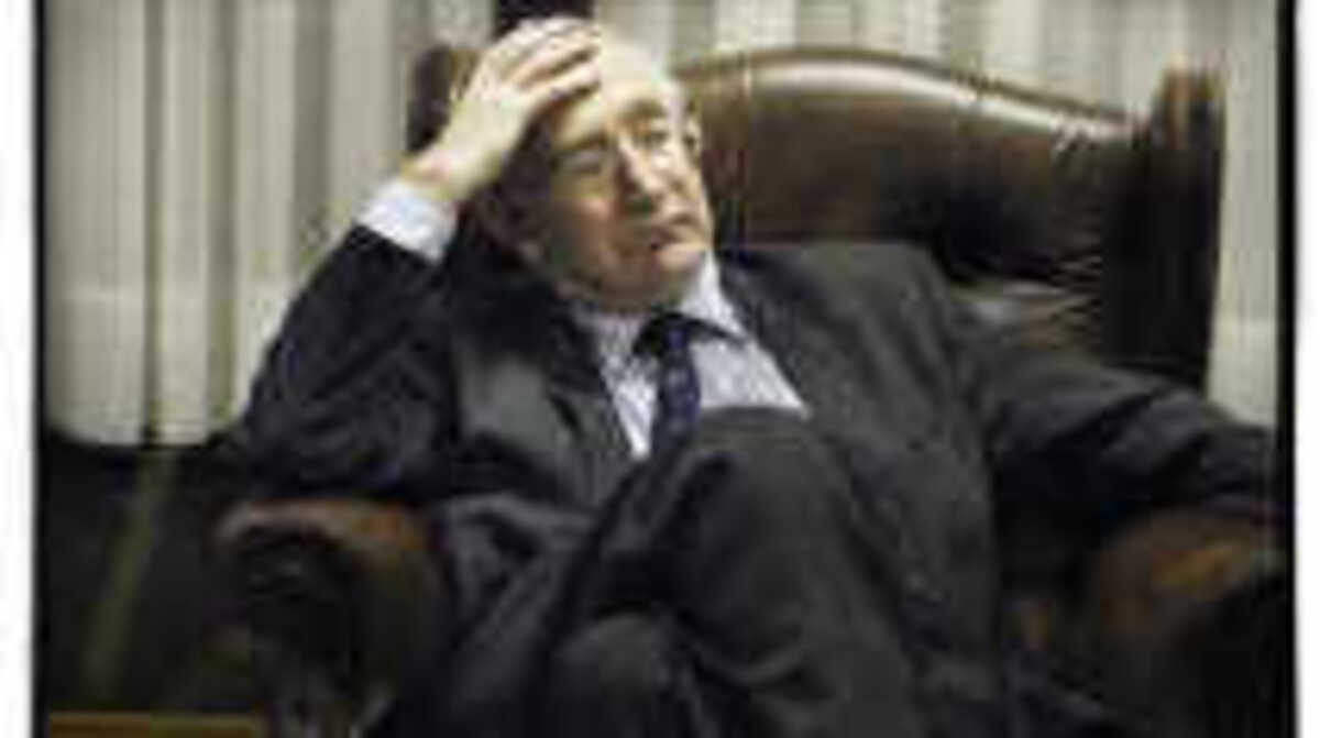 SPRAAKMAKERS. Econoom sir Tony Atkinson ontvangt eredoctoraat aan ...