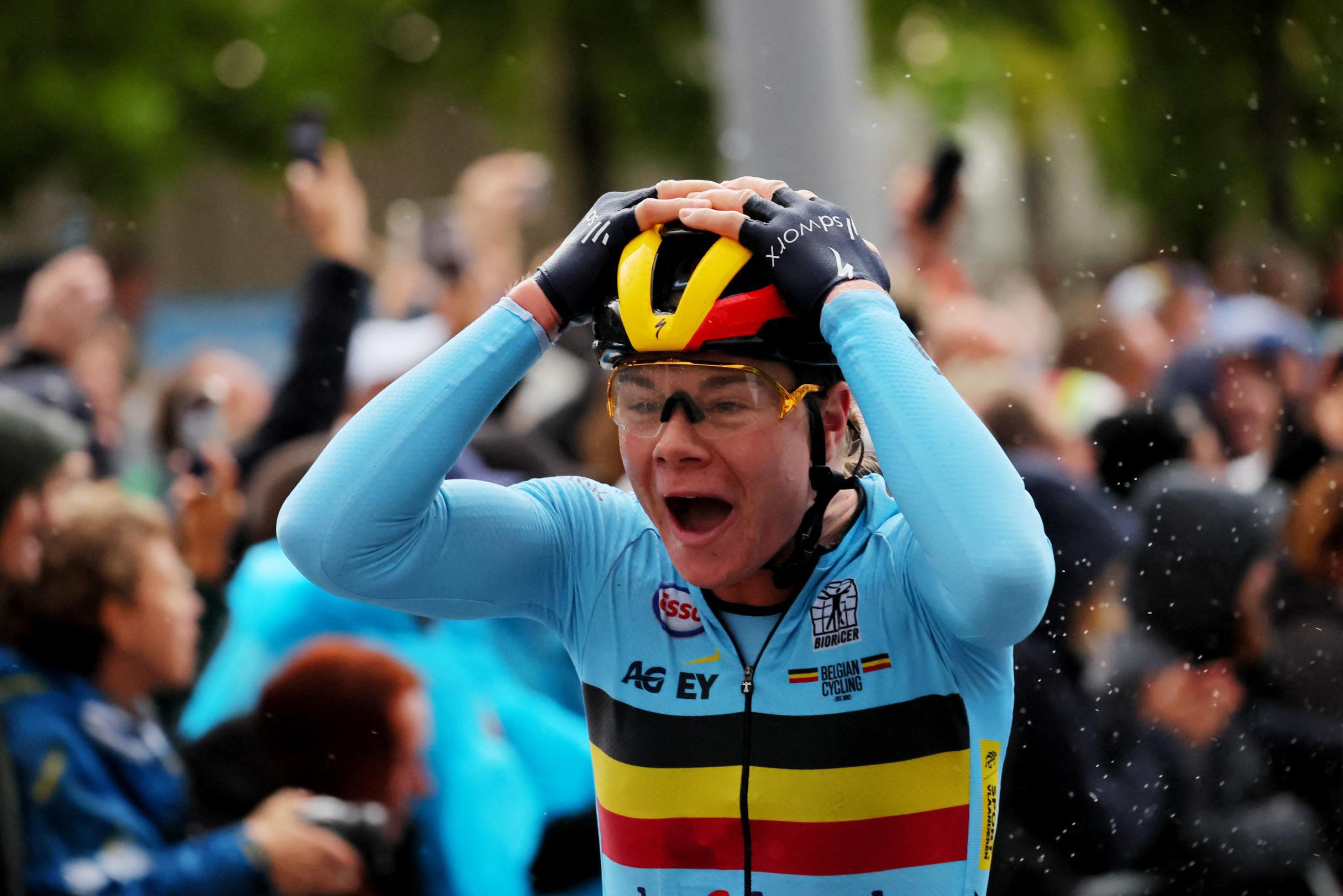 Lotte Kopecky kroont zich opnieuw tot wereldkampioene in Zürich