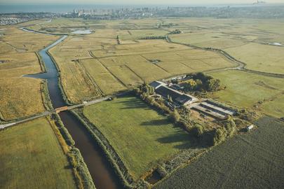 De hoeve Blauwe Duivekeet staat na vier afgewezen vergunningsaanvragen nog steeds te verkommeren.