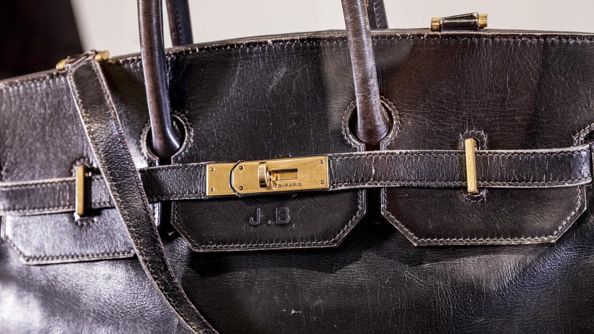 Fenomenaal! Prototype Birkin-tas van Jane Birkin verkocht voor €7 miljoen – Waarom is deze tas zo begeerd?