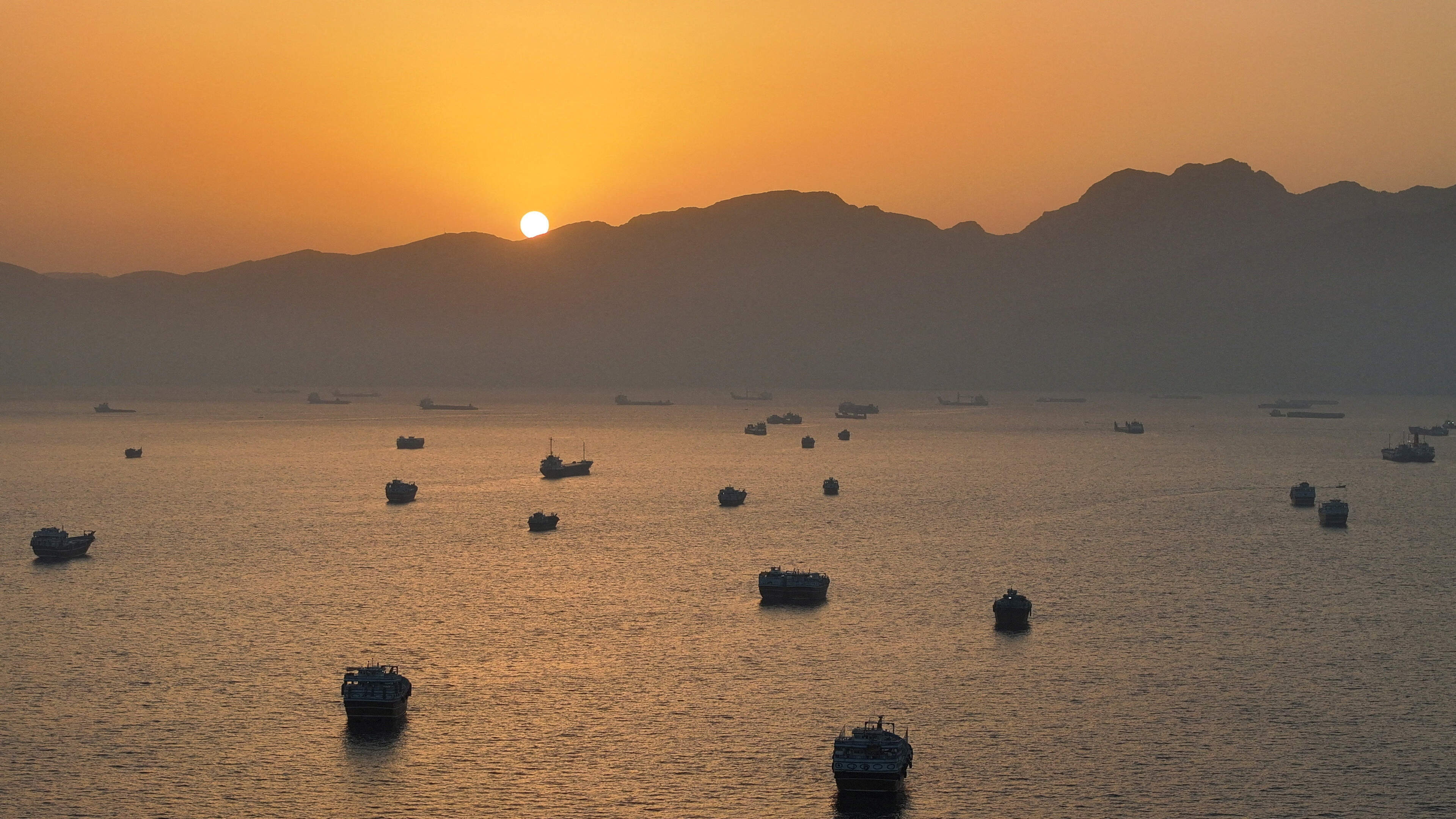 Iran is bezig om van de Straat van Hormuz een eigen tolweg te maken