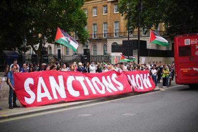 Pro-Palestina-betogers in Westminster, Londen, dinsdag. Diezelfde dag kondigde premier Keir Starmer aan dat zijn land van plan is om Palestina te erkennen.