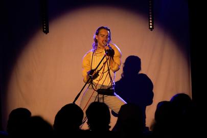 Debutante King, het alter ego van Melissa Mabesoone.