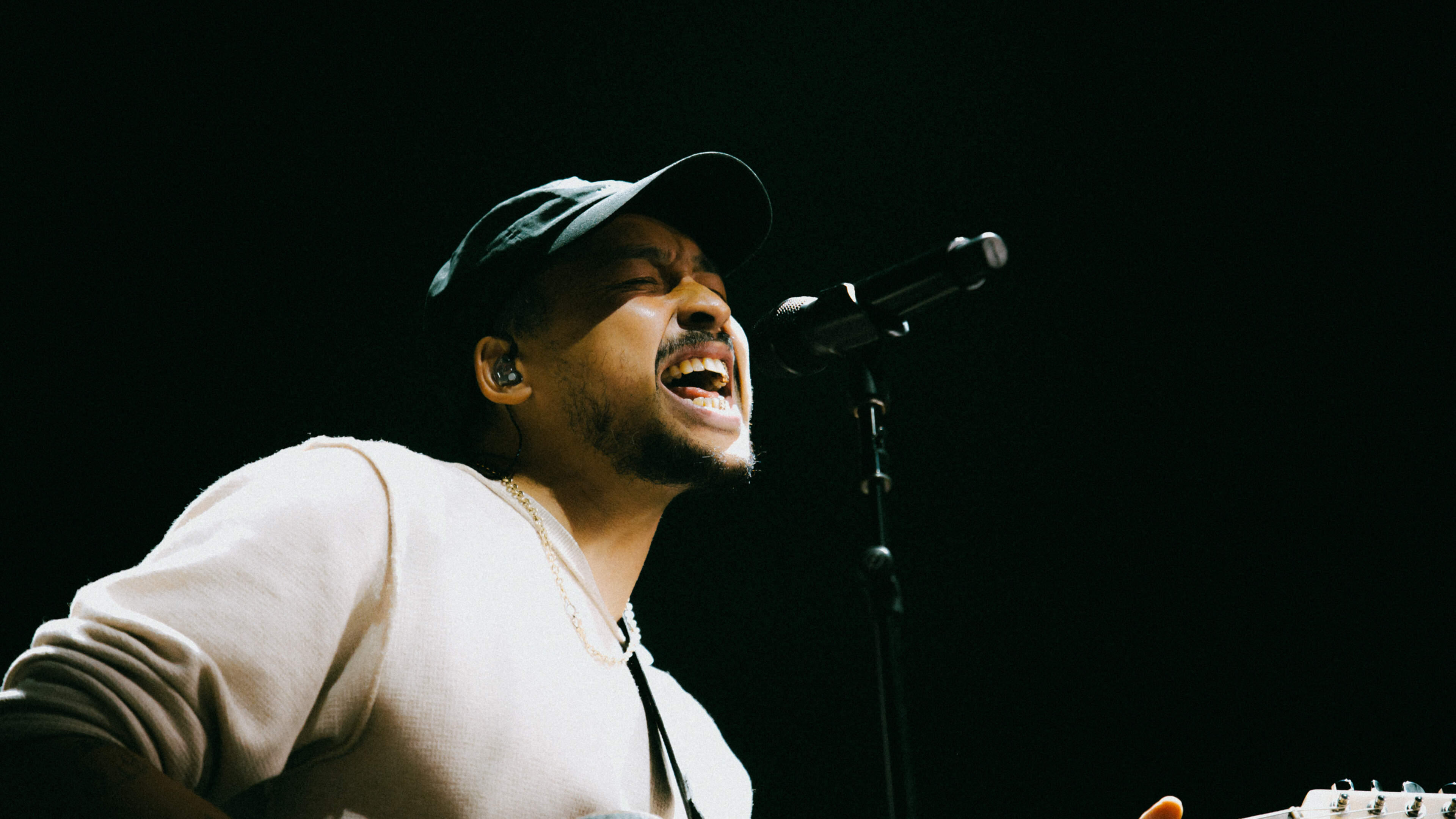 Een subtiele én scherpe Dijon laat zijn sound live nog frisser klinken ★★★★☆
