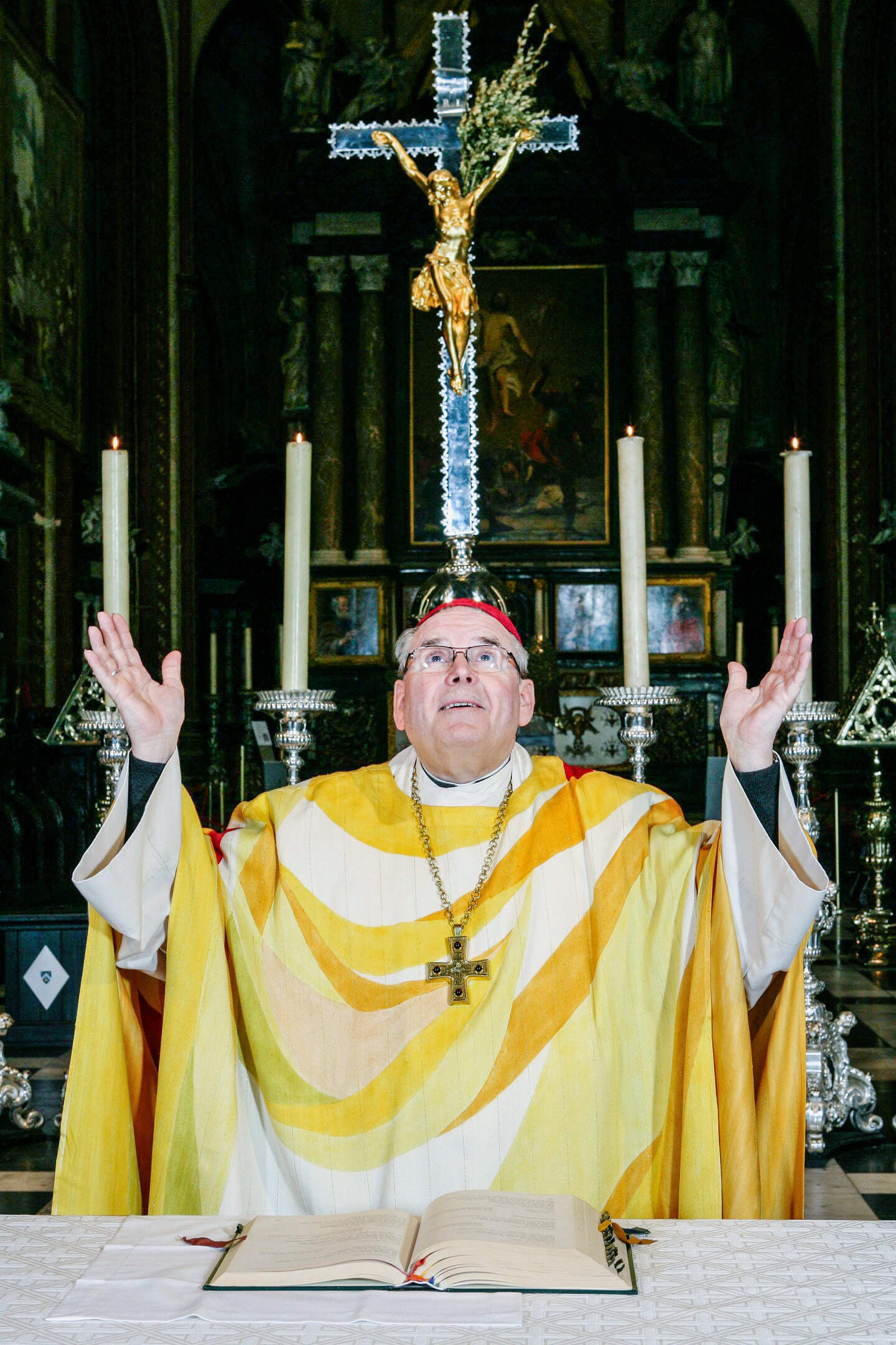Roger Vangheluwe (1936-2026) overleden, de voormalige bisschop door wie de beerput van het kerkelijke misbruik werd opengezet | De Standaard