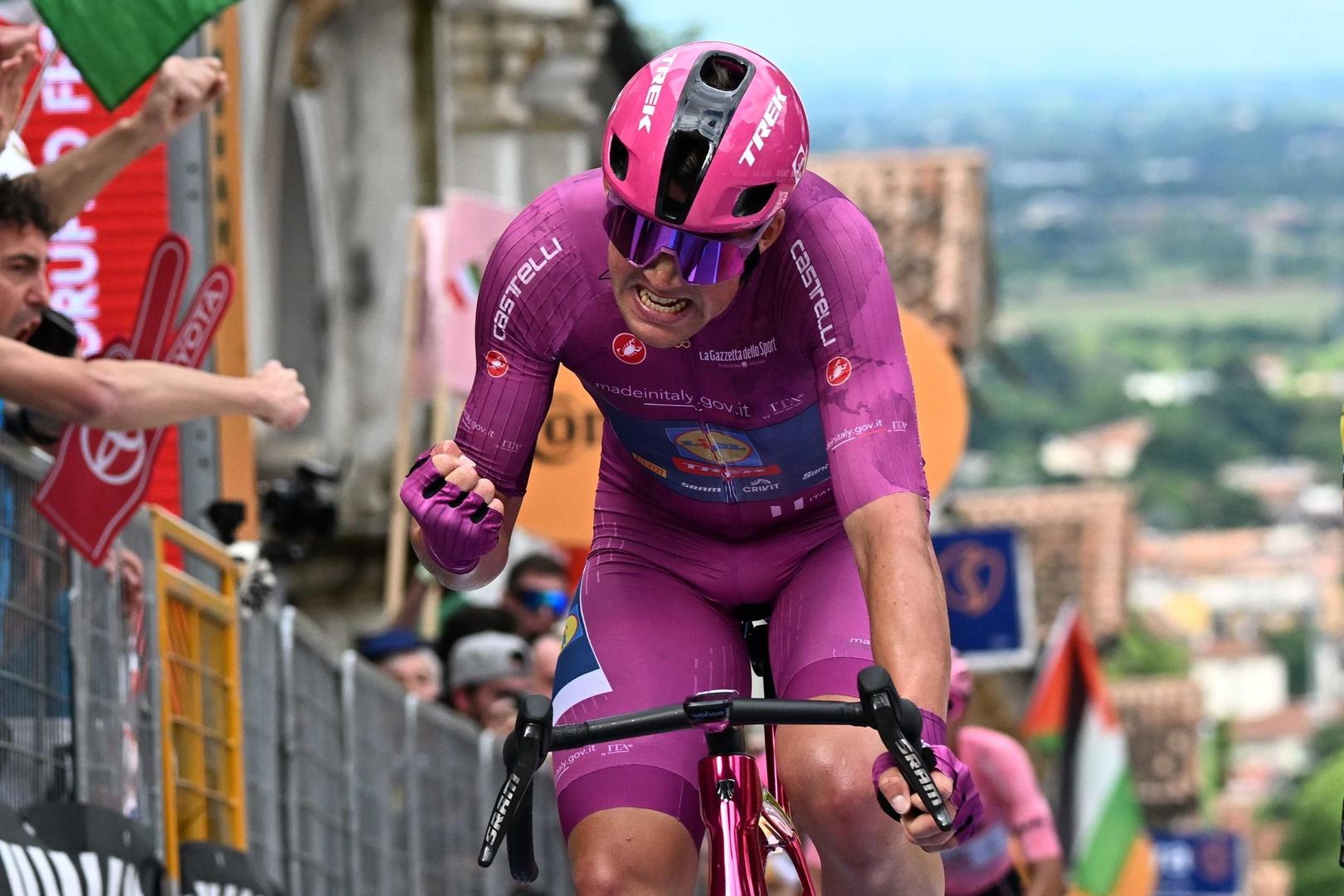 epa12128403 Danish rider Mads Pedersen of Team Lidl - Trek wins the 13th stage of the Giro d'Italia cycling tour, over 180km from Rovigo to Vicenza, Italy, 23 May 2025.  EPA-EFE/LUCA ZENNARO