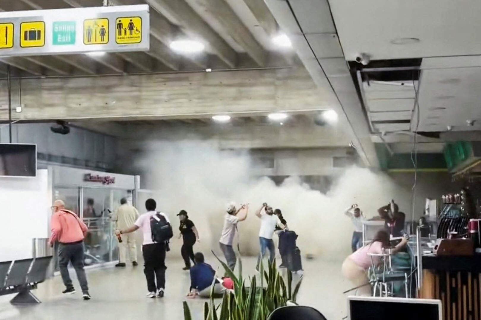 Caracas International Airport reopens after earthquakes