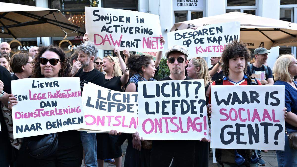 Bont protest aan het stadhuis: het Gent van licht en liefde keert zich tegen 'zijn' paars-groen