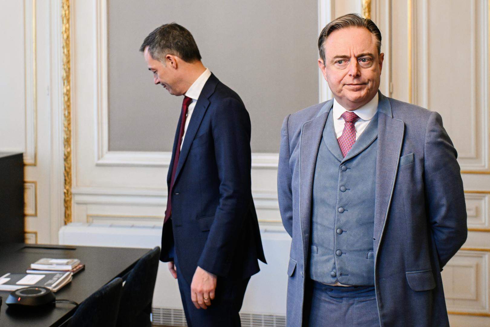 Outgoing Prime Minister Alexander De Croo and Newly appointed Prime Minister Bart De Wever pictured during the passing of power to the new Minister, at the Prime Minister's cabinet, Monday 03 February 2025, in Brussels. Negotiators from the five parties that make up the Arizona coalition - the N-VA, MR, Engagés, Vooruit and CD&V - reached a government agreement on Friday evening.
BELGA PHOTO BELGA PHOTO POOL FREDERIC ANDRIEU
