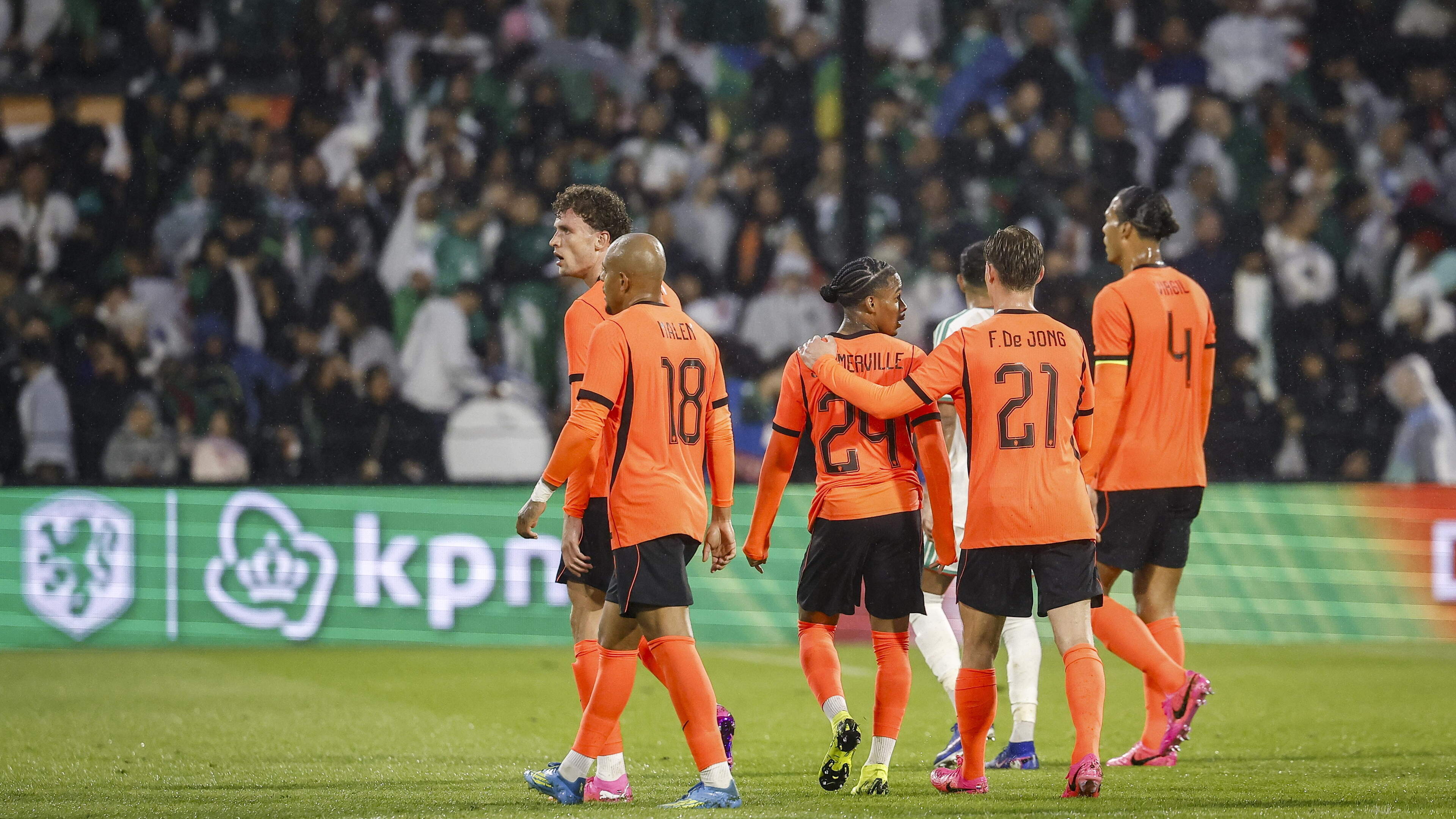 Nederland lijdt pijnlijke nederlaag in uitwuifwedstrijd tegen Algerije