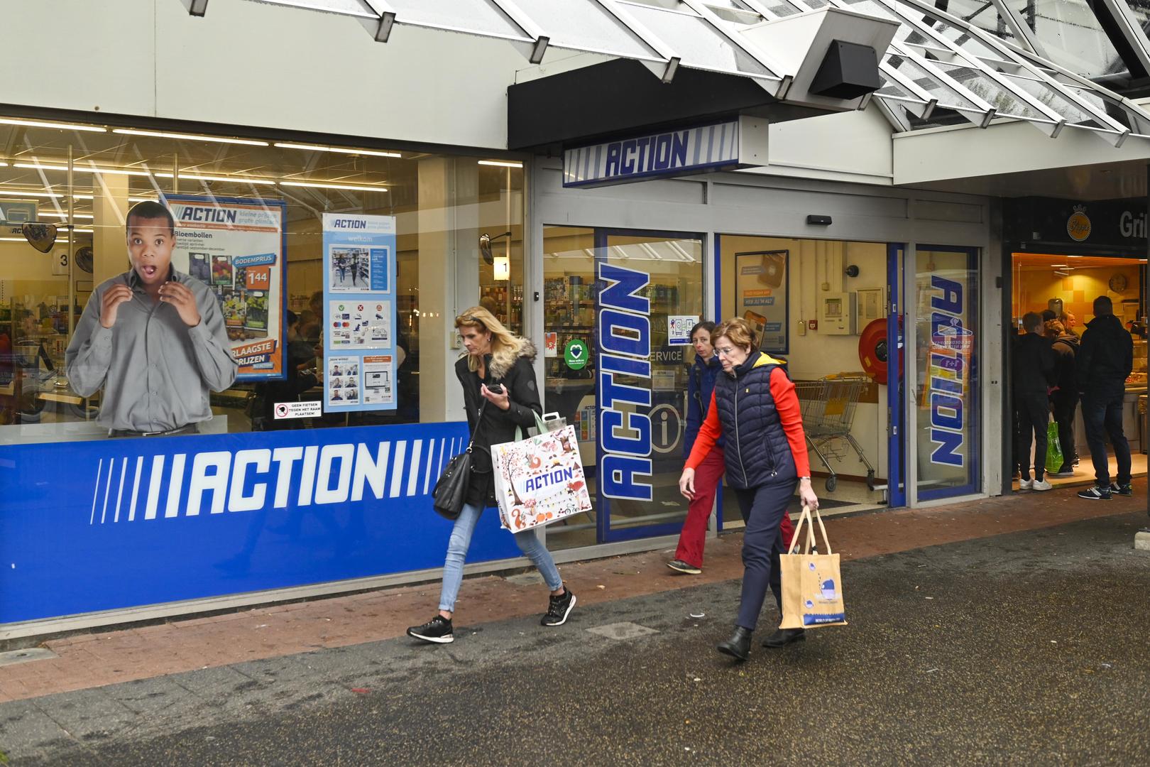 Nederland, Rotterdam, 2 oktober 2021
Action,  winkel in winkelstraat  Hesseplaats Omoord Rotterdam. / Action, non food discount winkelketen van Action Nederland B.V. / Action is een Nederlandse winkelketen, 
  Foto: ANP / Hollandse Hoogte / Peter Hilz