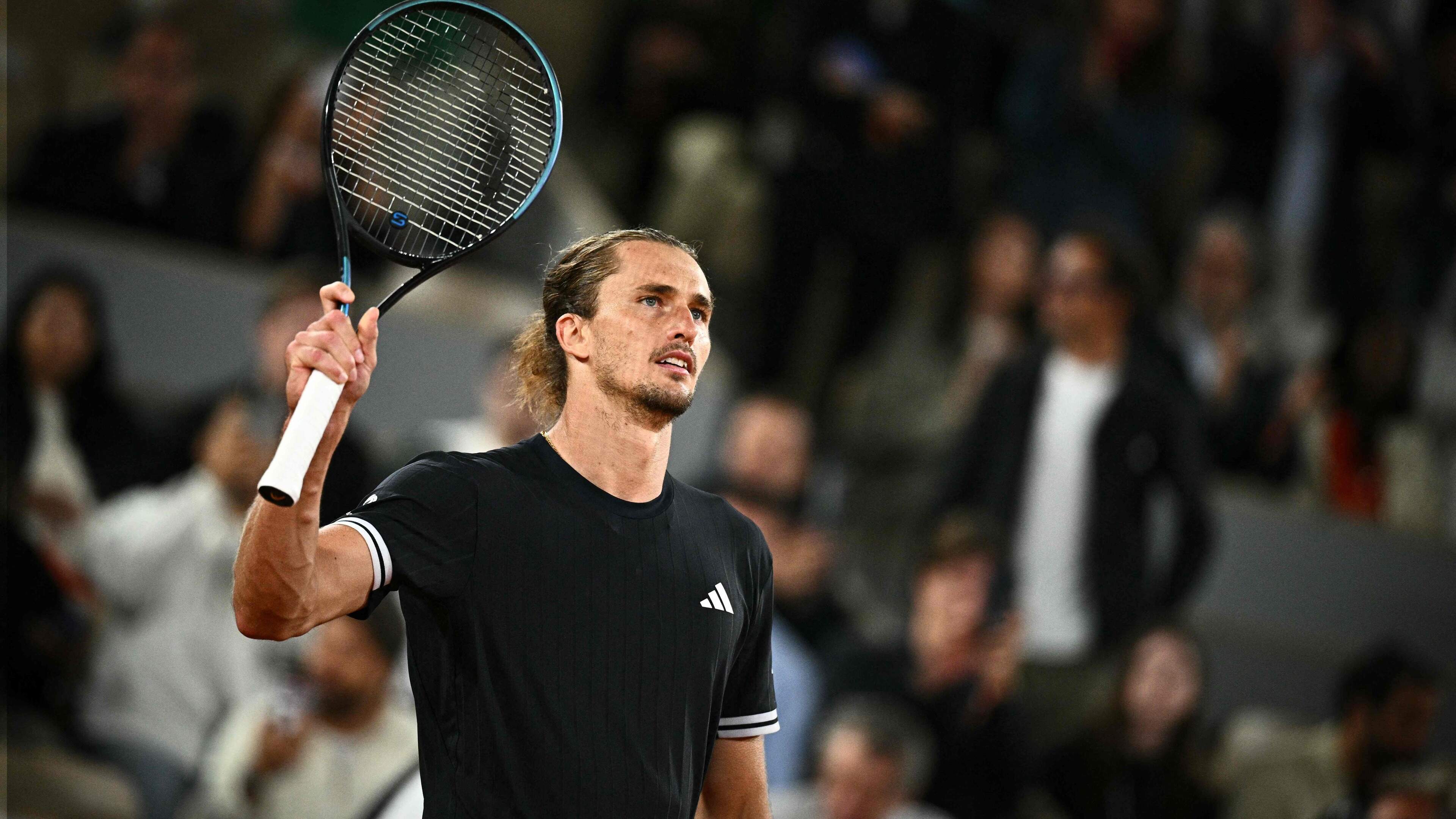 Gelegenheidsfavoriet Alexander Zverev rekent af met Spaanse tiener en staat in halve finale Roland Garros