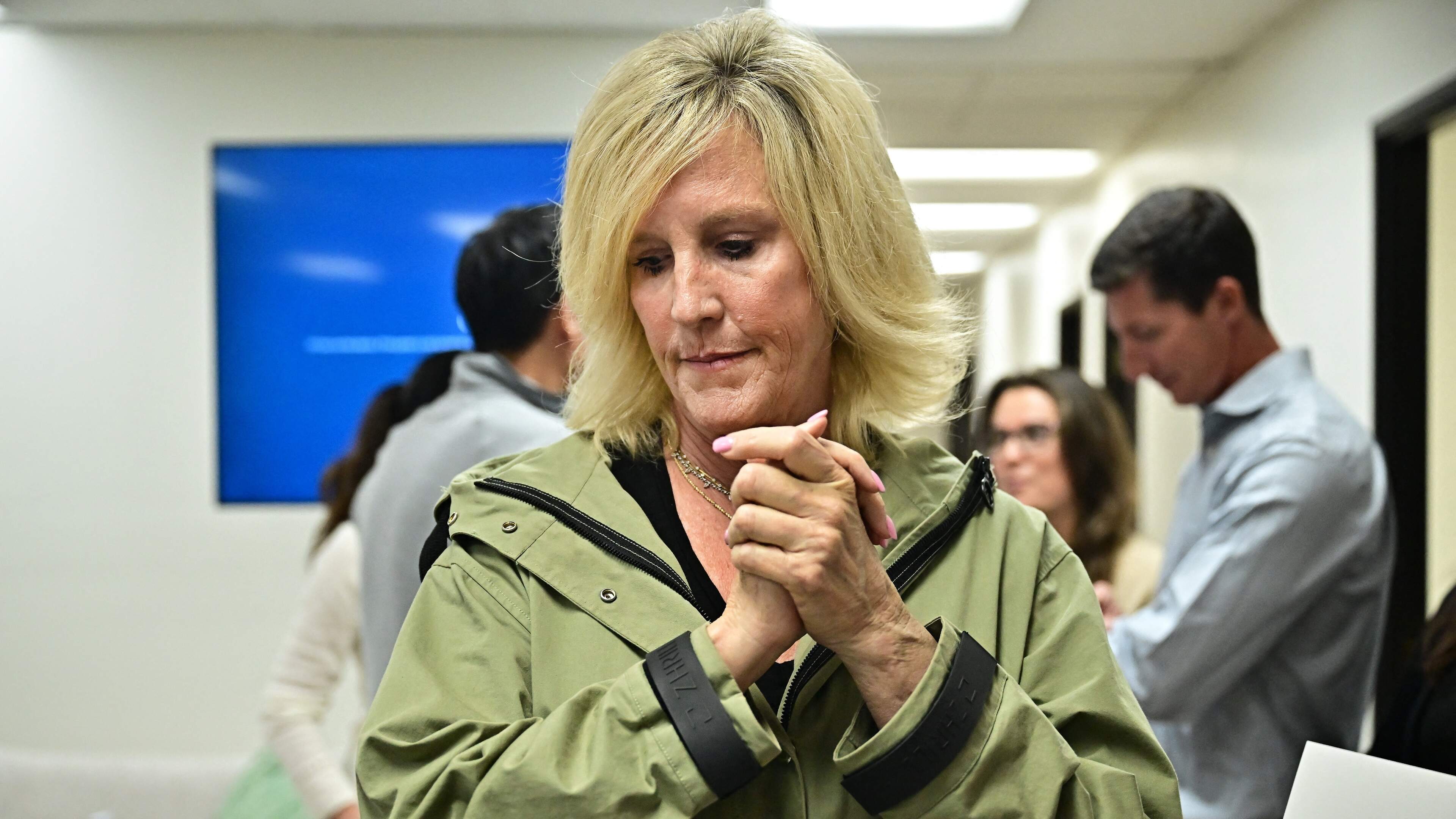 Milieuactiviste Erin Brockovich onthult nu de ware impact va