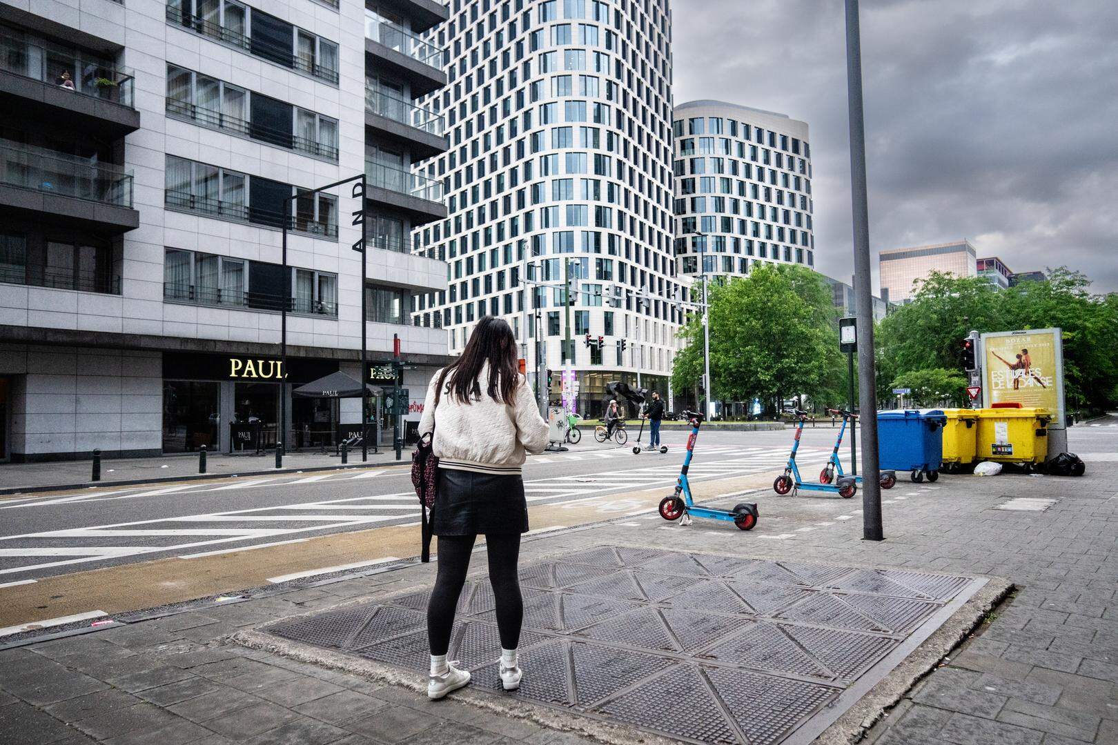 Nog altijd worden klanten van Chinese sekswerkers geronseld in de Brusselse Alhambrawijk. 