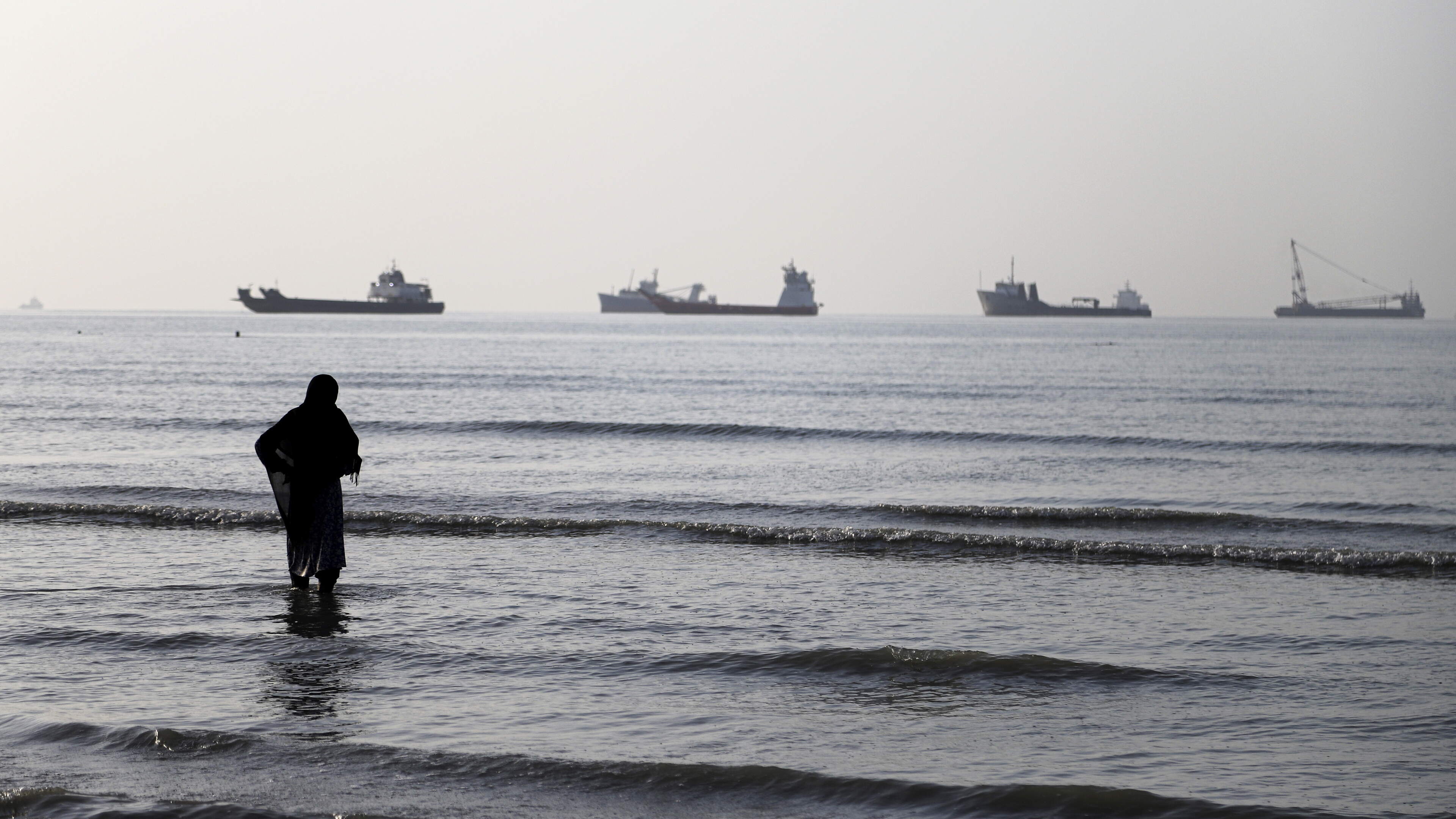 Steeds meer lng- en olietankers ontsnappen uit de Straat van Hormuz: ‘donker varen’ wordt het nieuwe normaal